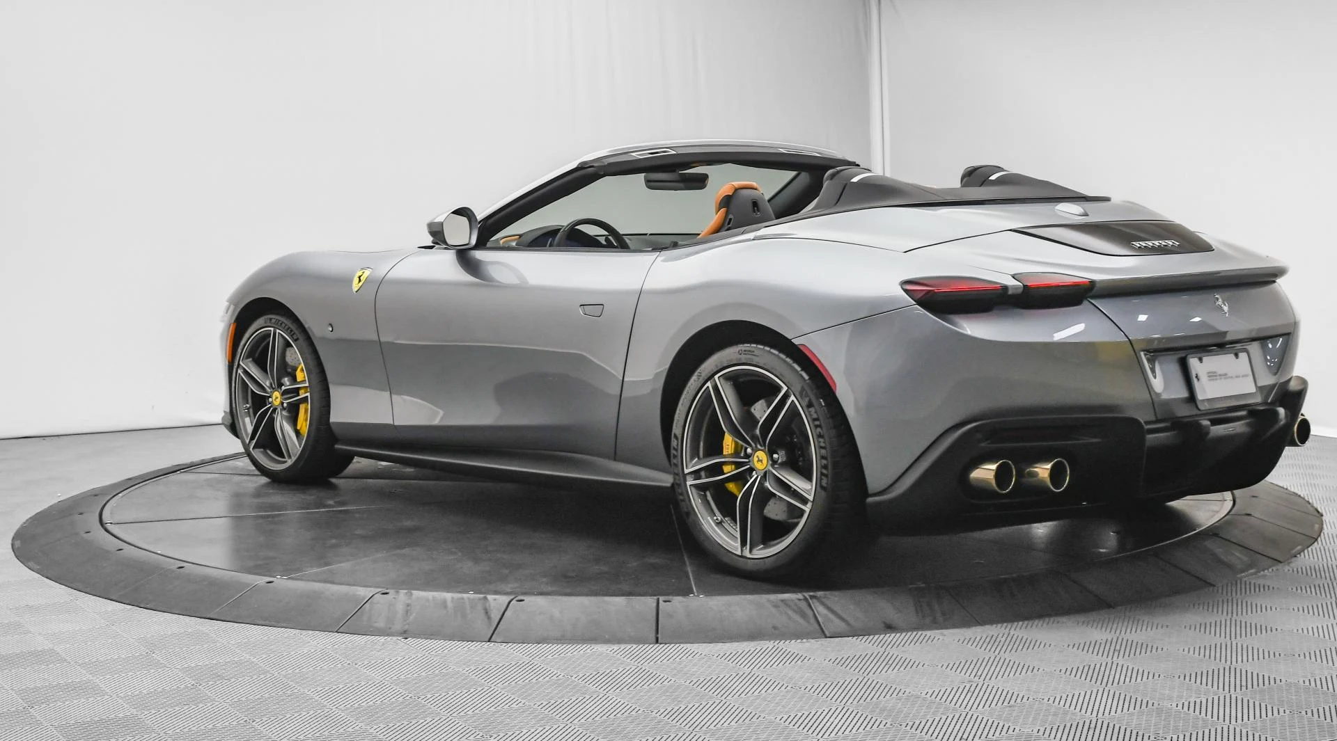mph005_1600994341_Used_2025_Ferrari_Roma_Spider_1755677419_98b58265e6