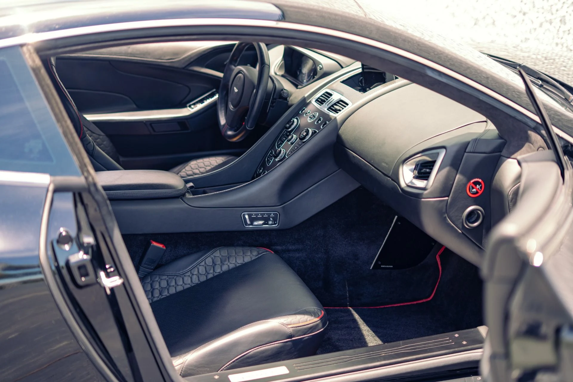 mph005_1603964748_Used_2014_Aston_Martin_Vanquish_Carbon_Exterior_Package_1783458978_da7c63c6c7