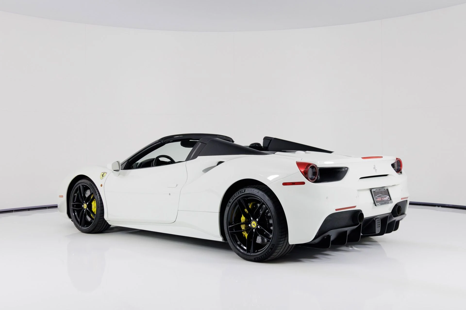 mph005_1605983452_Used_2018_Ferrari_488_Spider_1768934429_5a2e006fe2