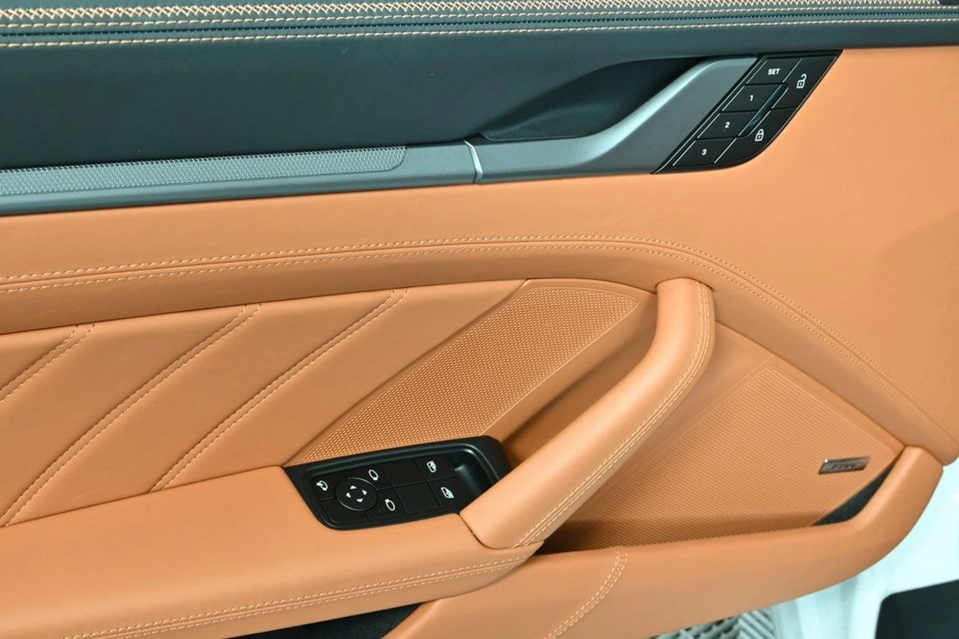 mph005_1607213376_85eb08d98ac185415b539e5d52576edb_f727665007