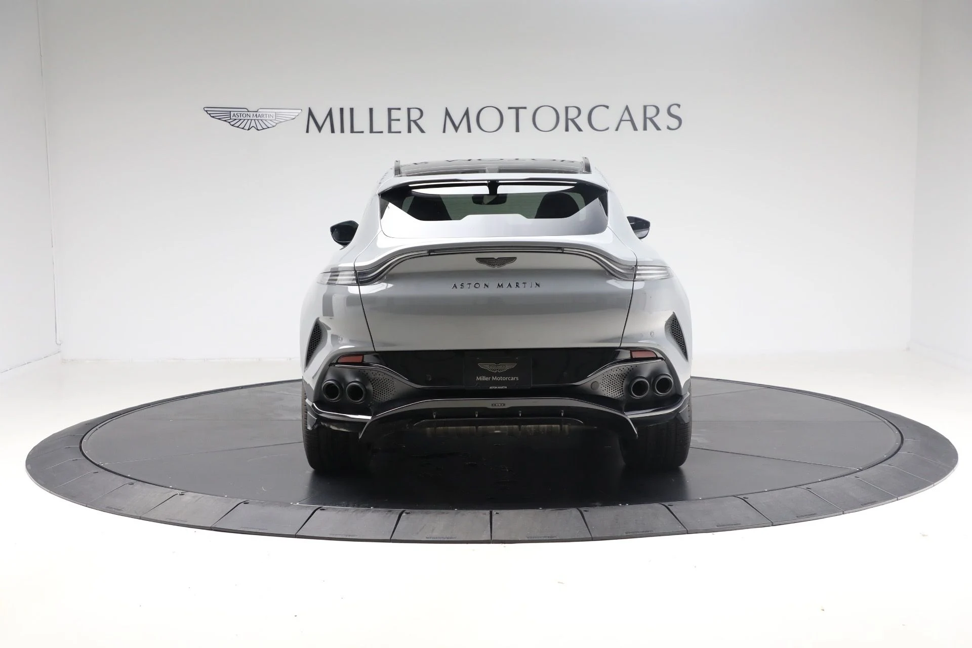 mph005_1625202152_New_2025_Aston_Martin_DBX_707_1762018387_7c04669430