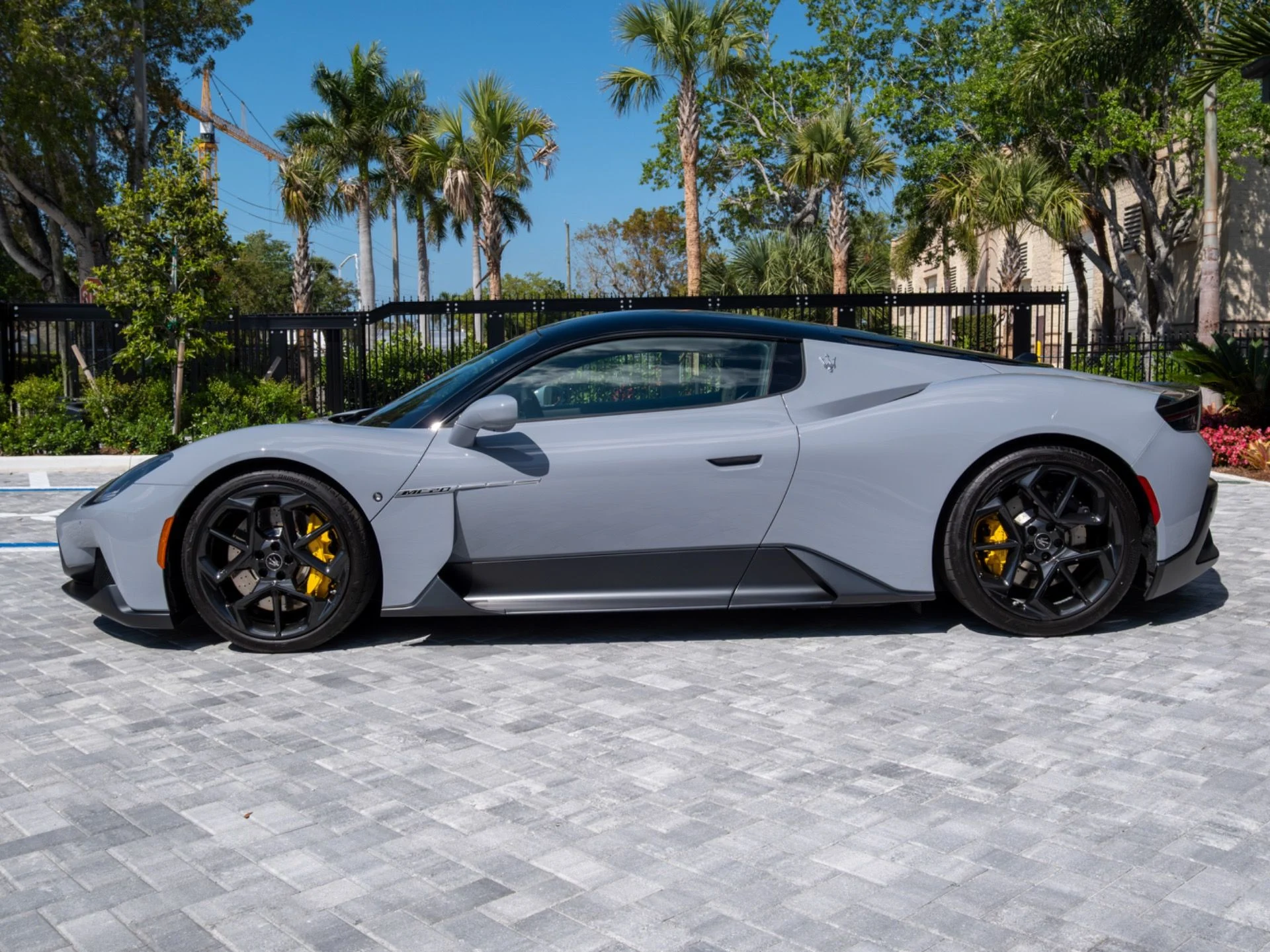 mph005_1630020715_Used_2023_Maserati_MC_20_1774904475_1752c4f199