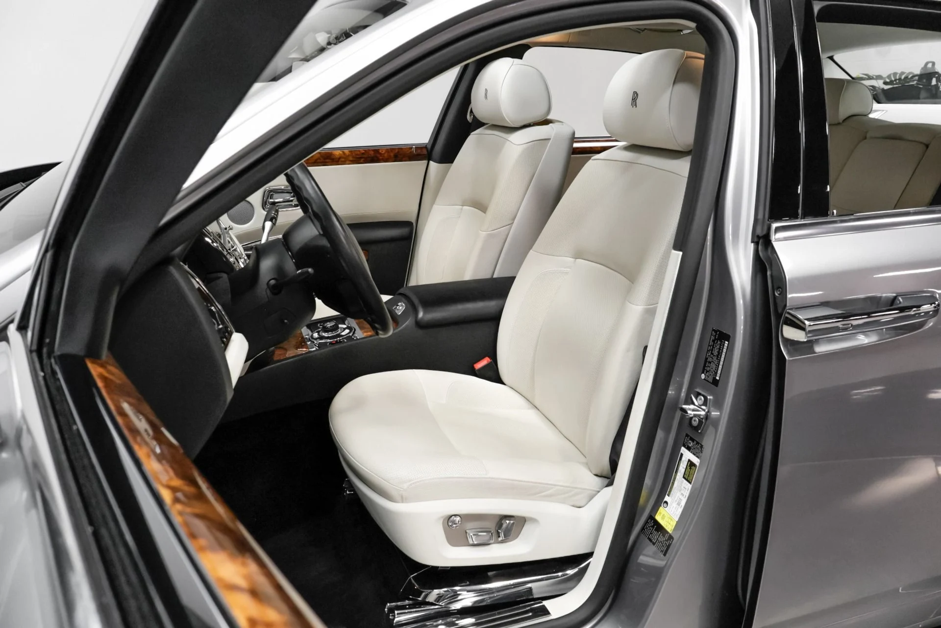 mph005_1631251256_Used_2010_Rolls_Royce_Ghost_1762979207_25e9d05558