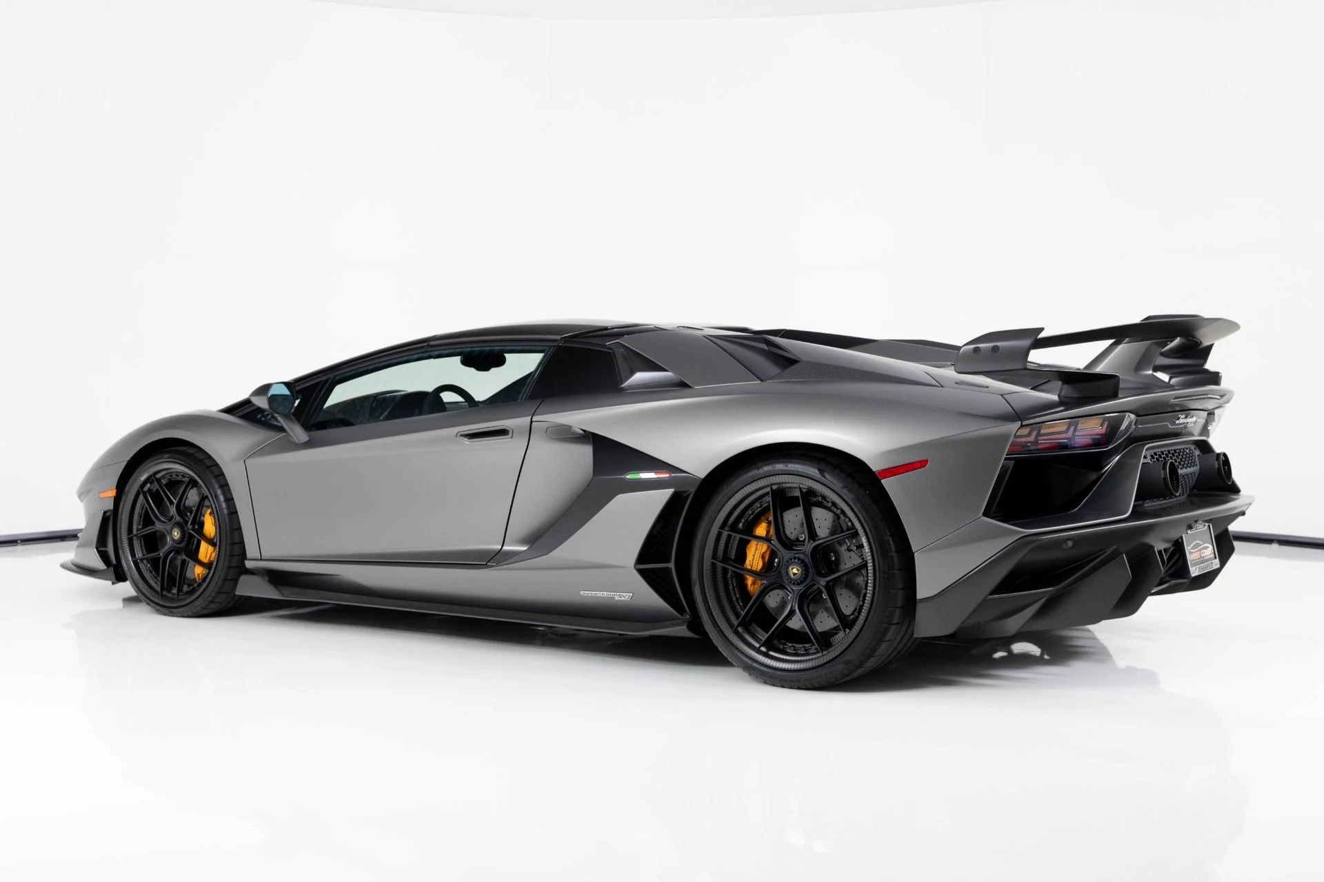mph005_1633279837_Used_2020_Lamborghini_Aventador_SVJ_1759430085_a7e654c290