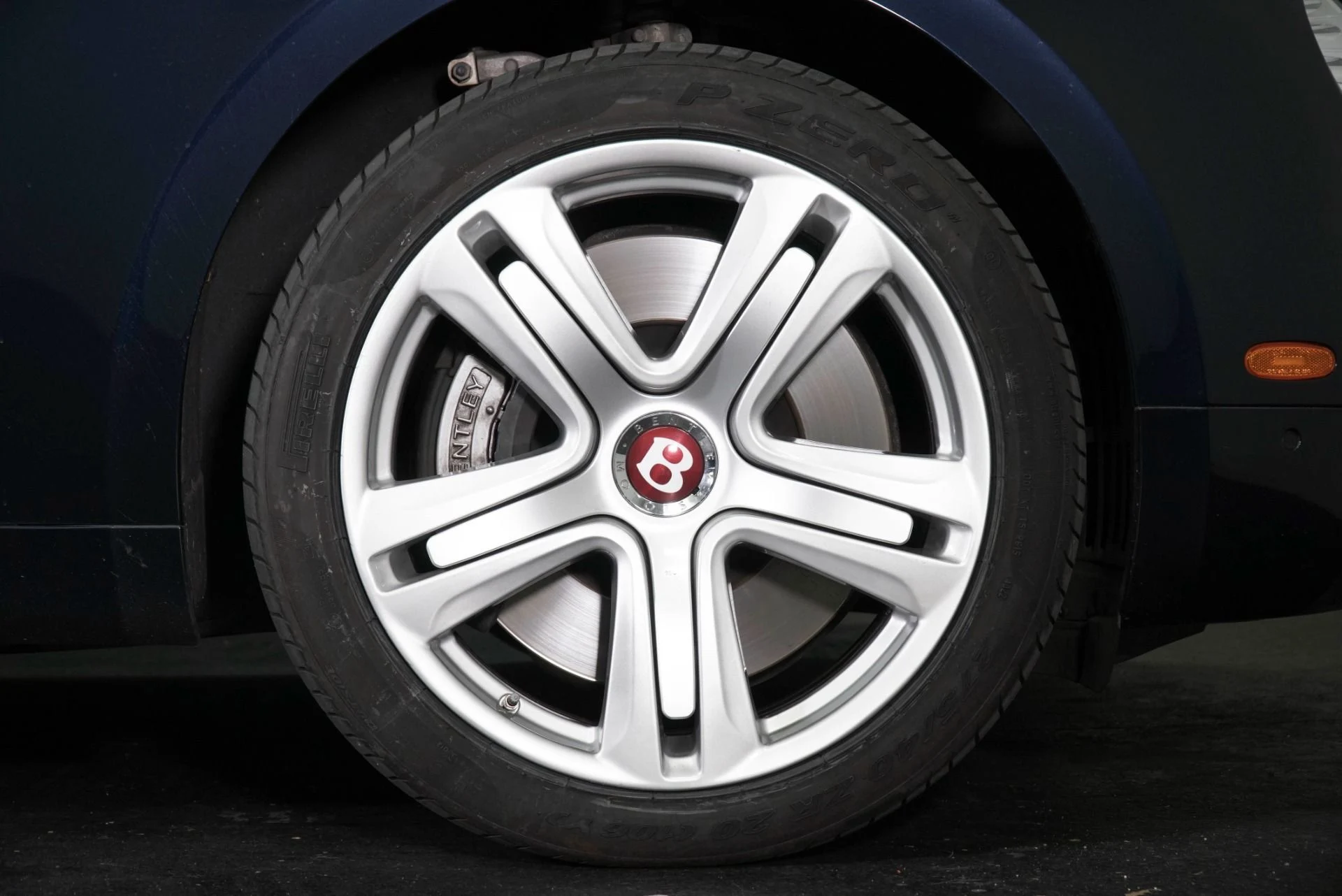 mph005_164286592_Used_2015_Bentley_Flying_Spur_V8_1773689029_69a218a746