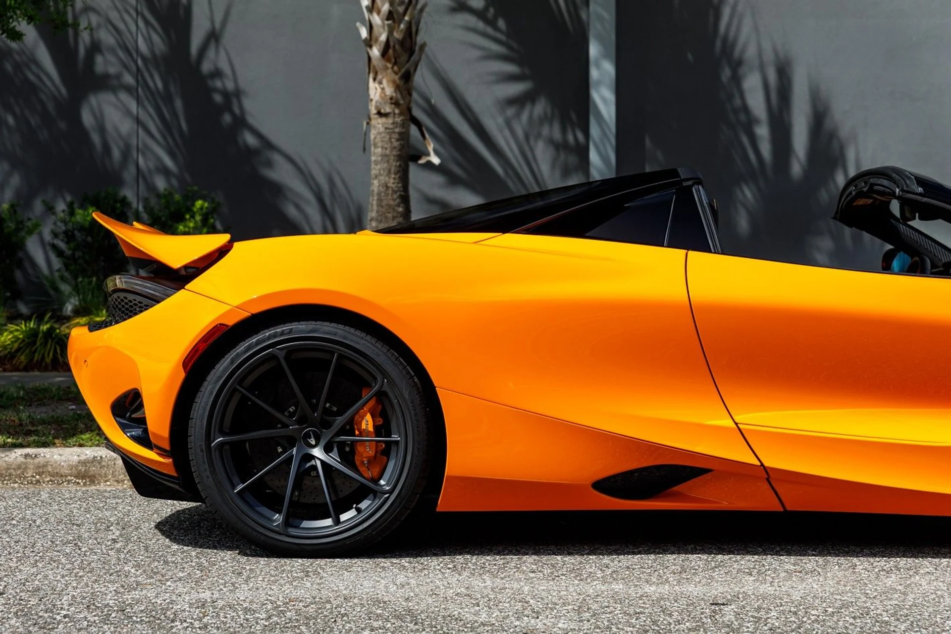 mph005_165833326_515_p6_l_e8273146cf