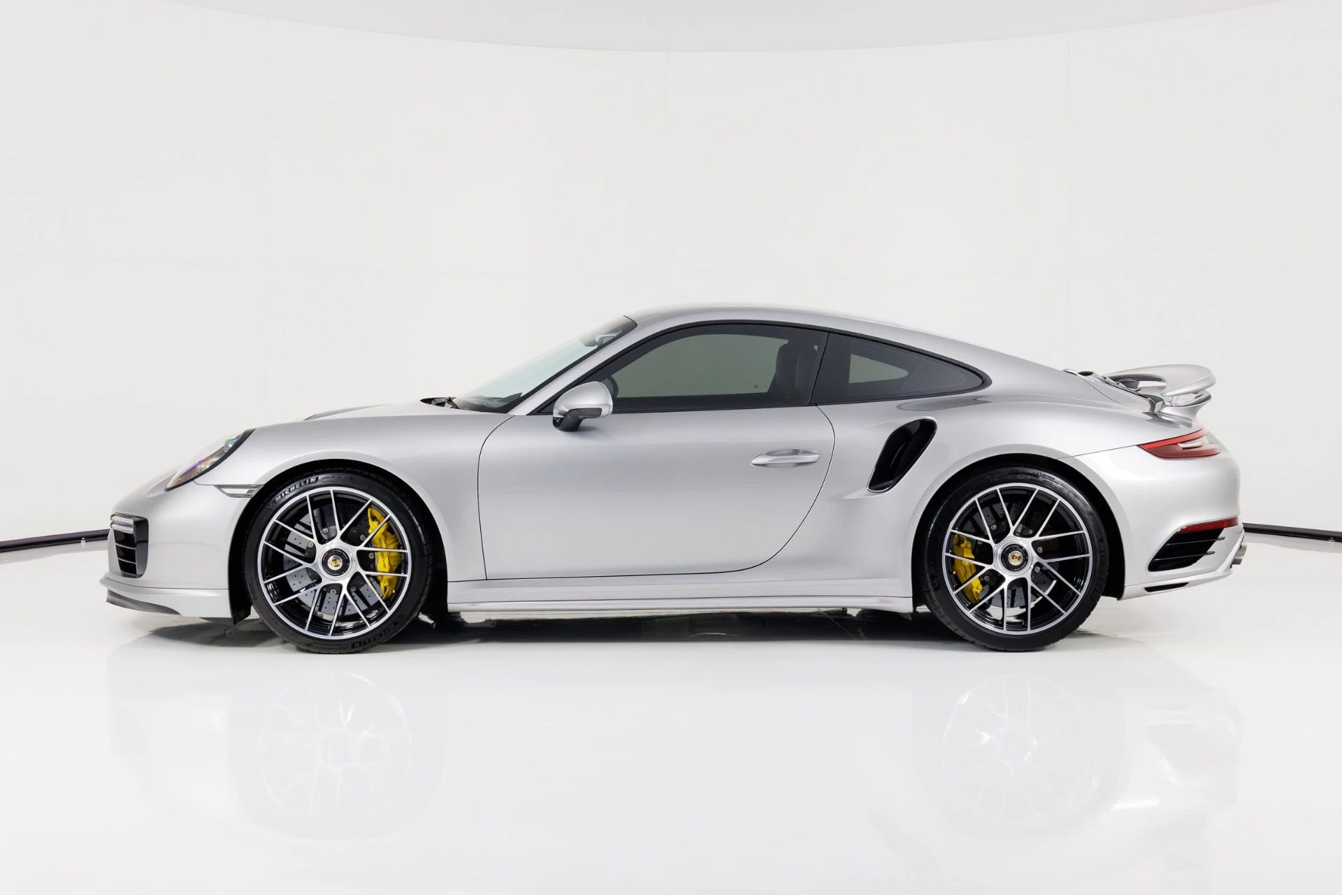 mph005_1667302684_Used_2019_Porsche_911_Turbo_S_1770313989_f6f9c8aa3c