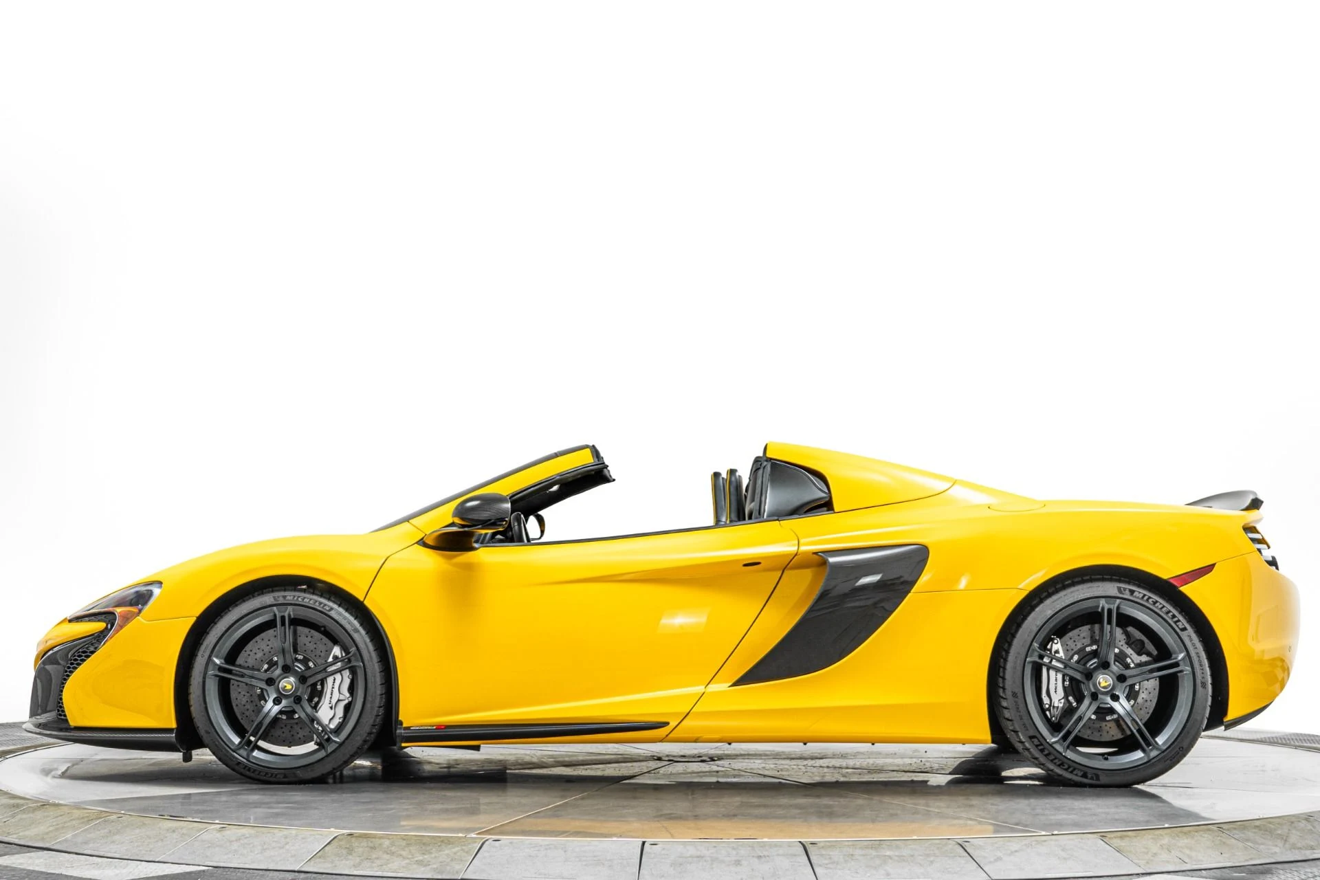 mph005_1677284123_Used_2015_Mc_Laren_650_S_Spyder_1790194530_94ca84506f