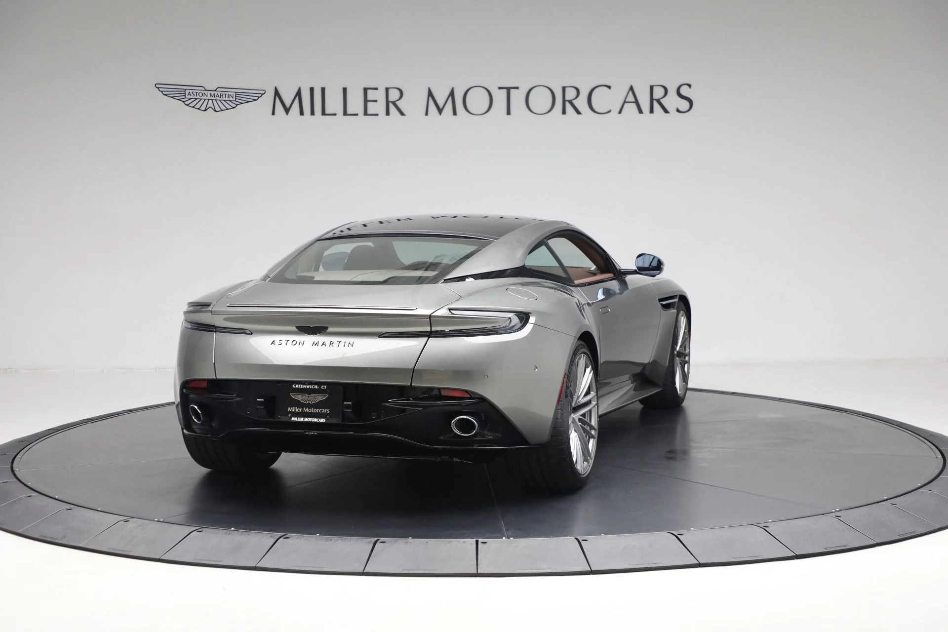 mph005_1683145421_Used_2025_Aston_Martin_DB_12_V8_1735242032_05a1e3c5a1