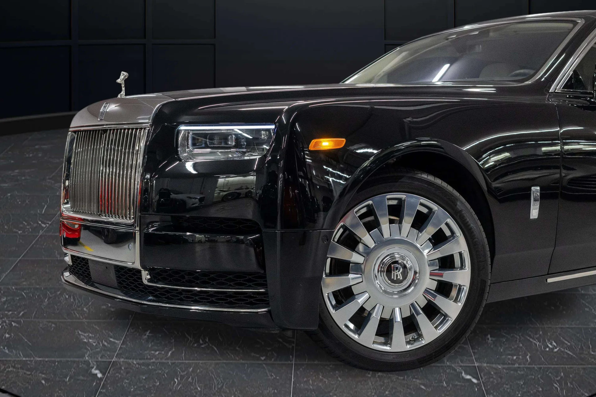 mph005_1686413393_149be62c_dc6d_4b38_ae07_d6b12dfcf02f_202420_Rolls_Royce20_Phantom20_Extended20_Wheelbase2028_SCATT_8_C02_RU_22331429_3_cbb10ab382