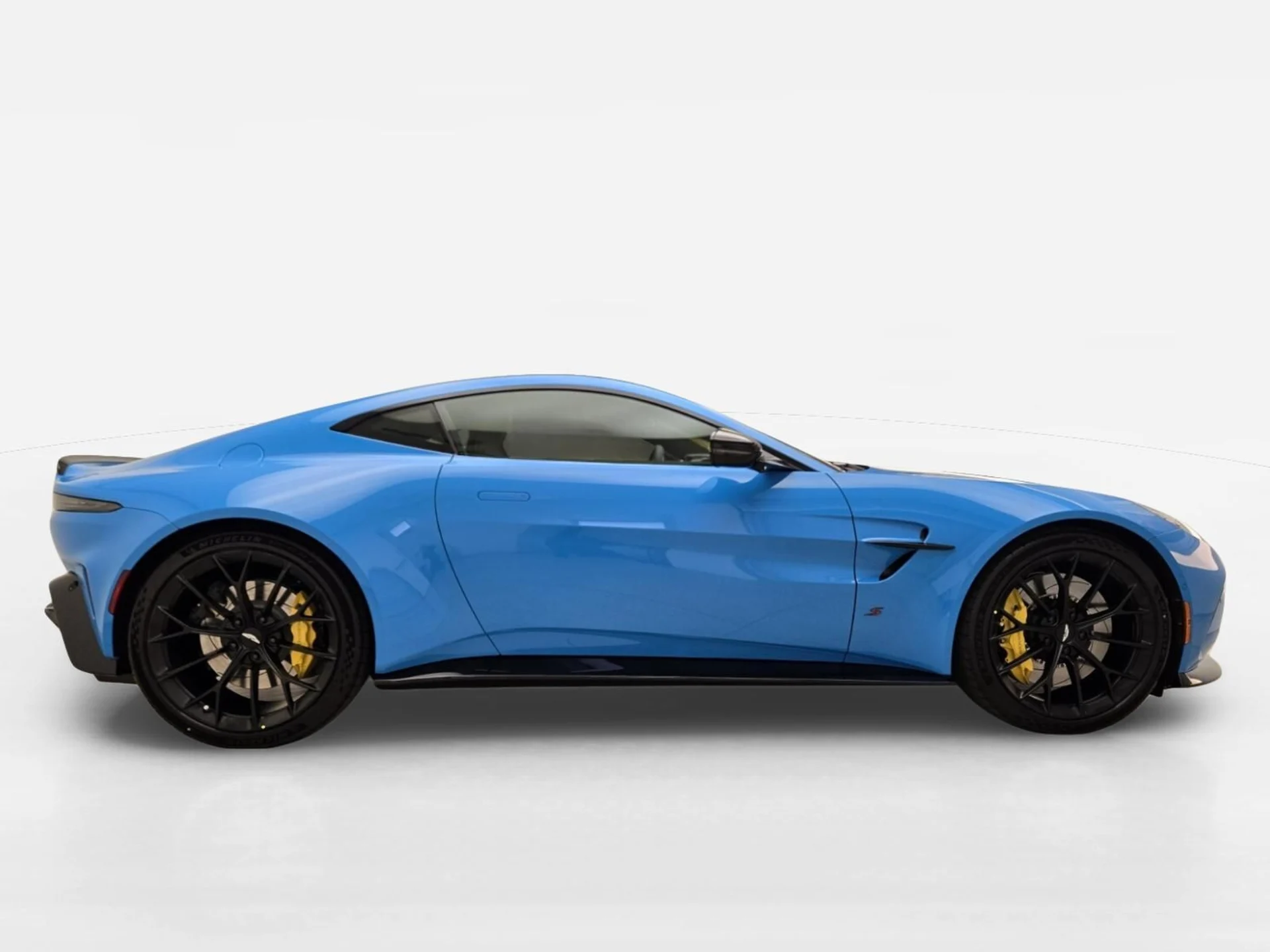 mph005_1698546672_New_2026_Aston_Martin_Vantage_S_1791609347_26d3d7815b