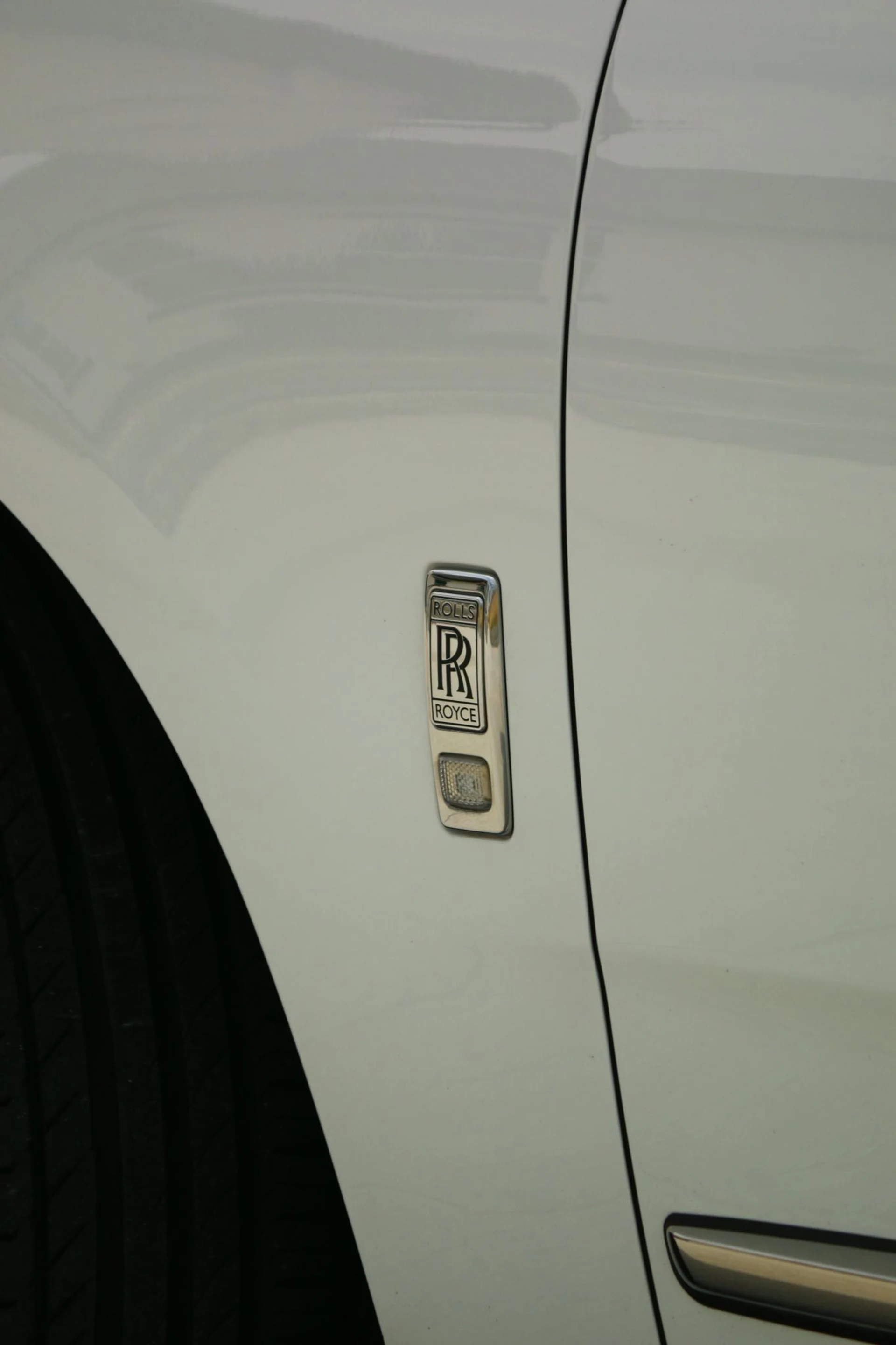 mph005_1714994775_Used_2019_Rolls_Royce_Cullinan_1754518832_66e3bcb672