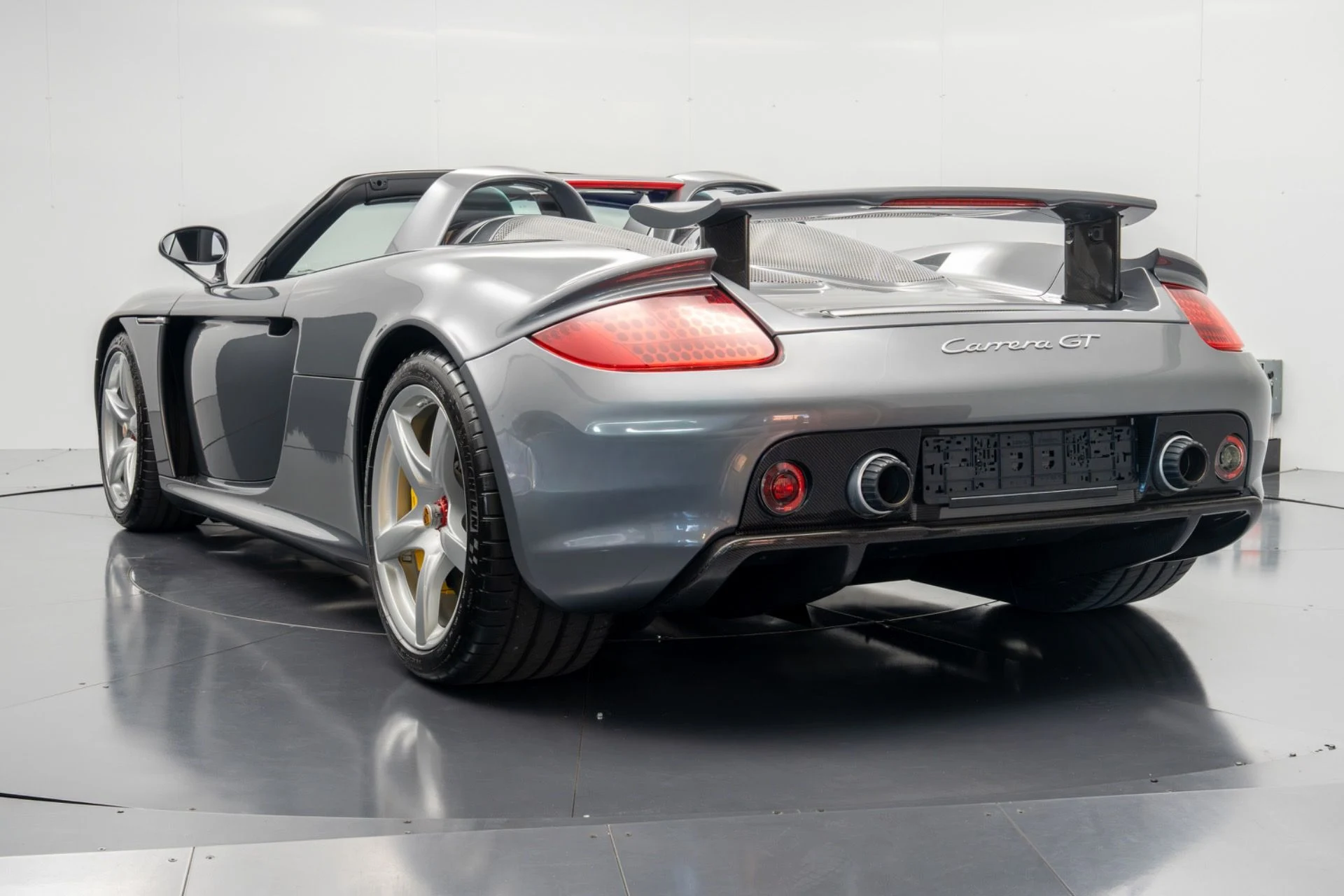 mph005_1716305307_Used_2004_Porsche_Carrera_GT_1793121938_a080e735f3