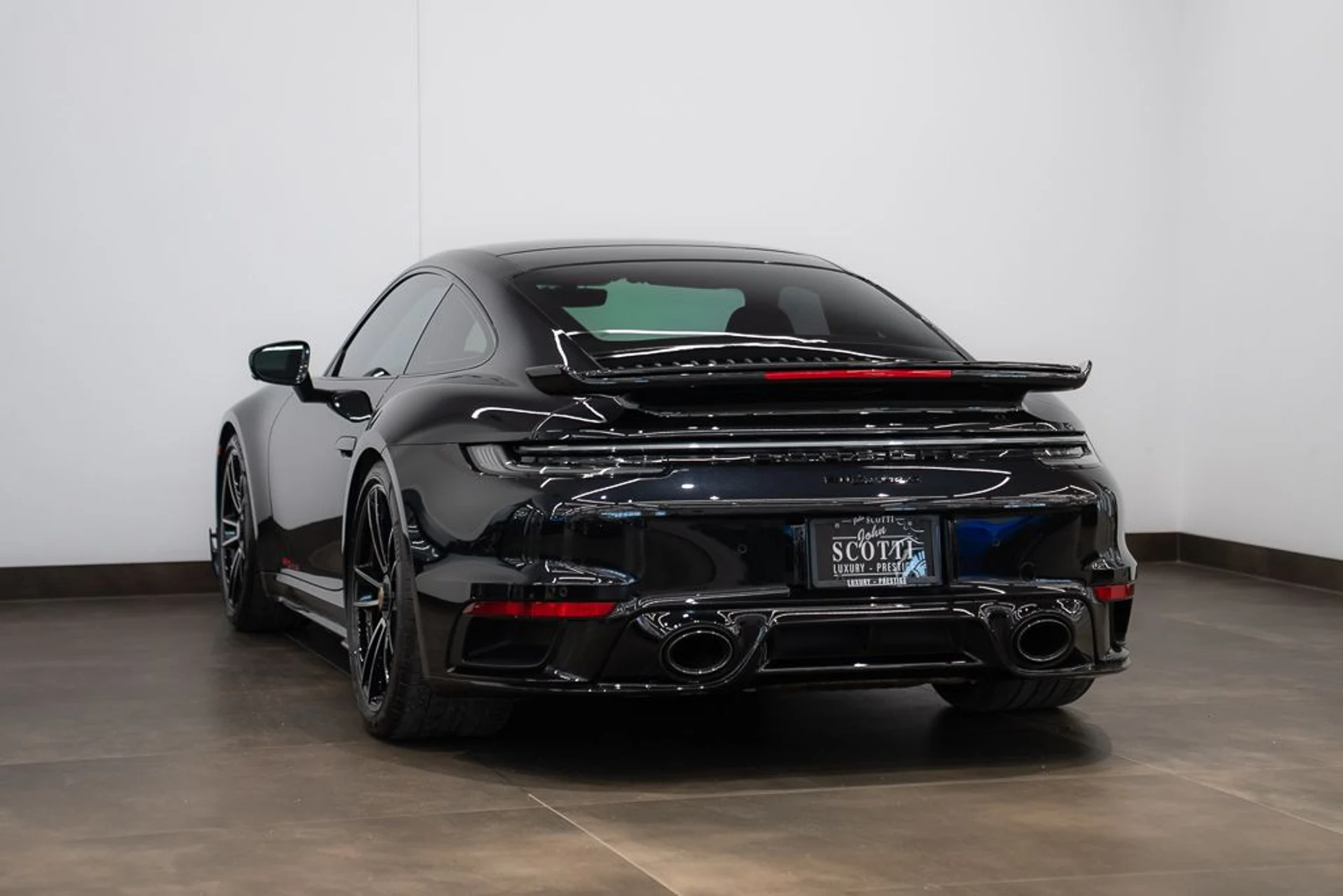 mph005_1717926807_porsche_911_2021_jpg_v_1776180195_a5dff48420