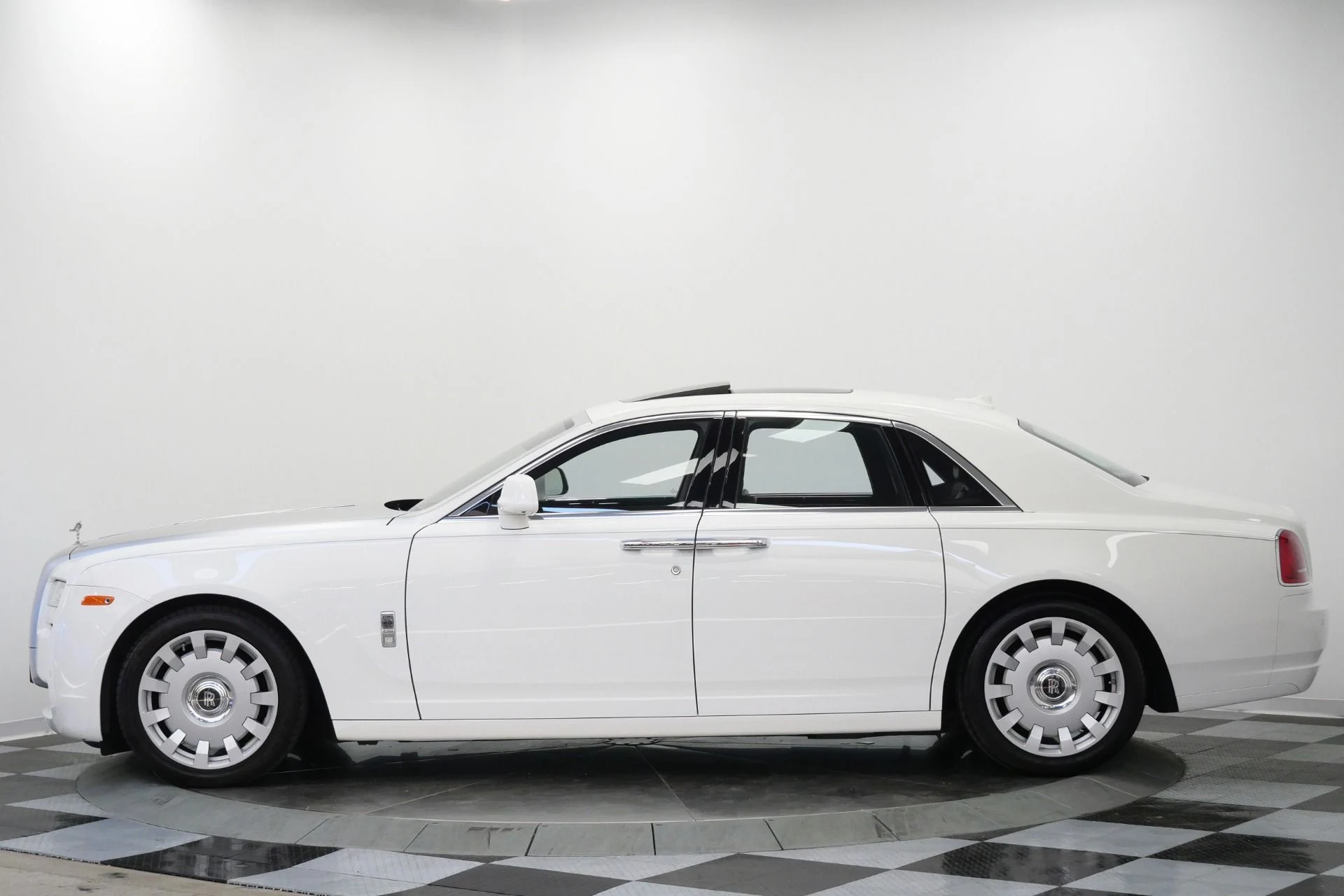 mph005_1720031440_Used_2014_Rolls_Royce_Ghost_V12_Power_Drivers_Assistance_1_Heated_and_Ventilated_Front_Seats_1779224671_bdb7b9d247