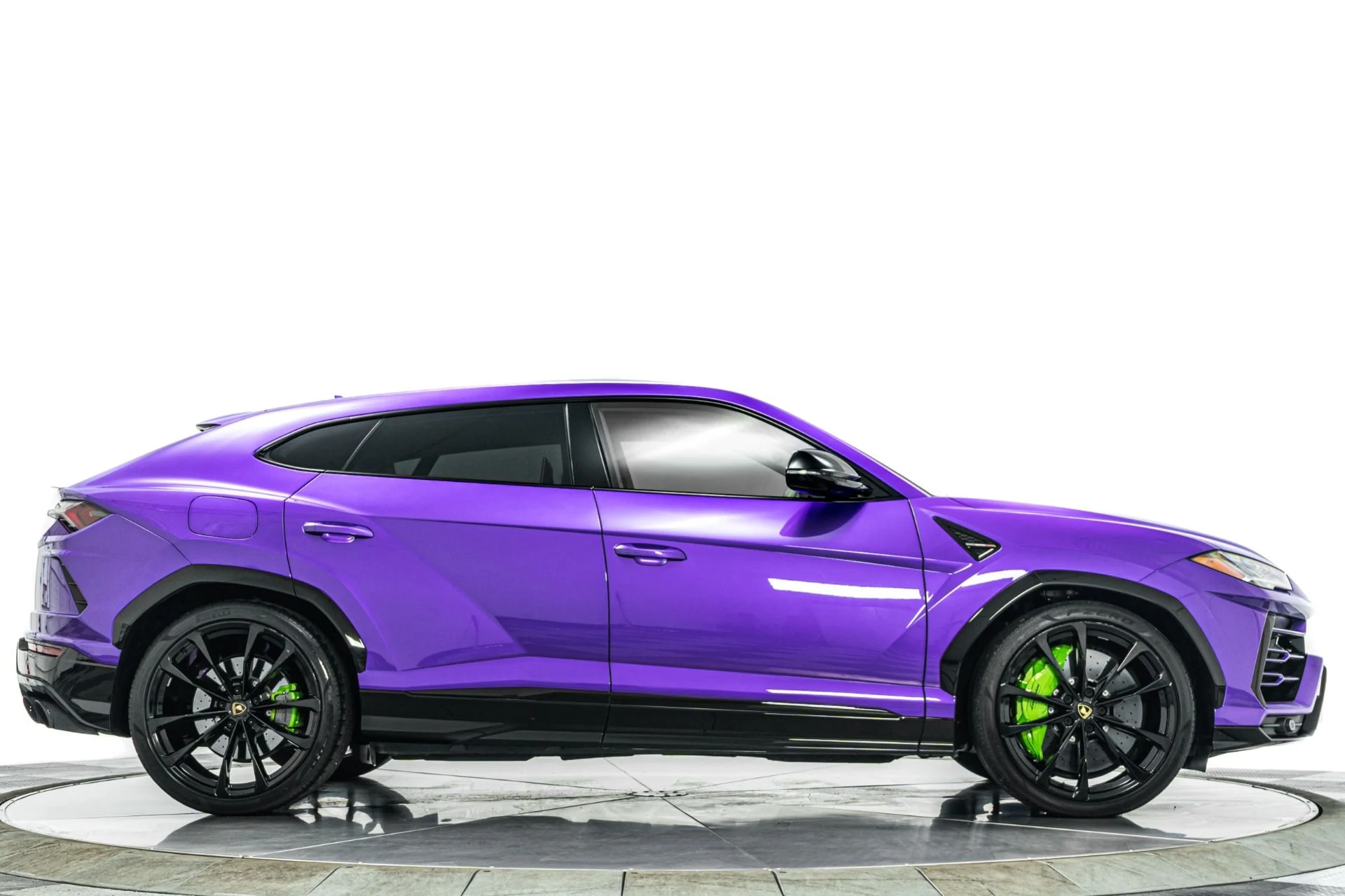 mph005_1730475408_Used_2021_Lamborghini_Urus_1779831201_5ab53a39c7
