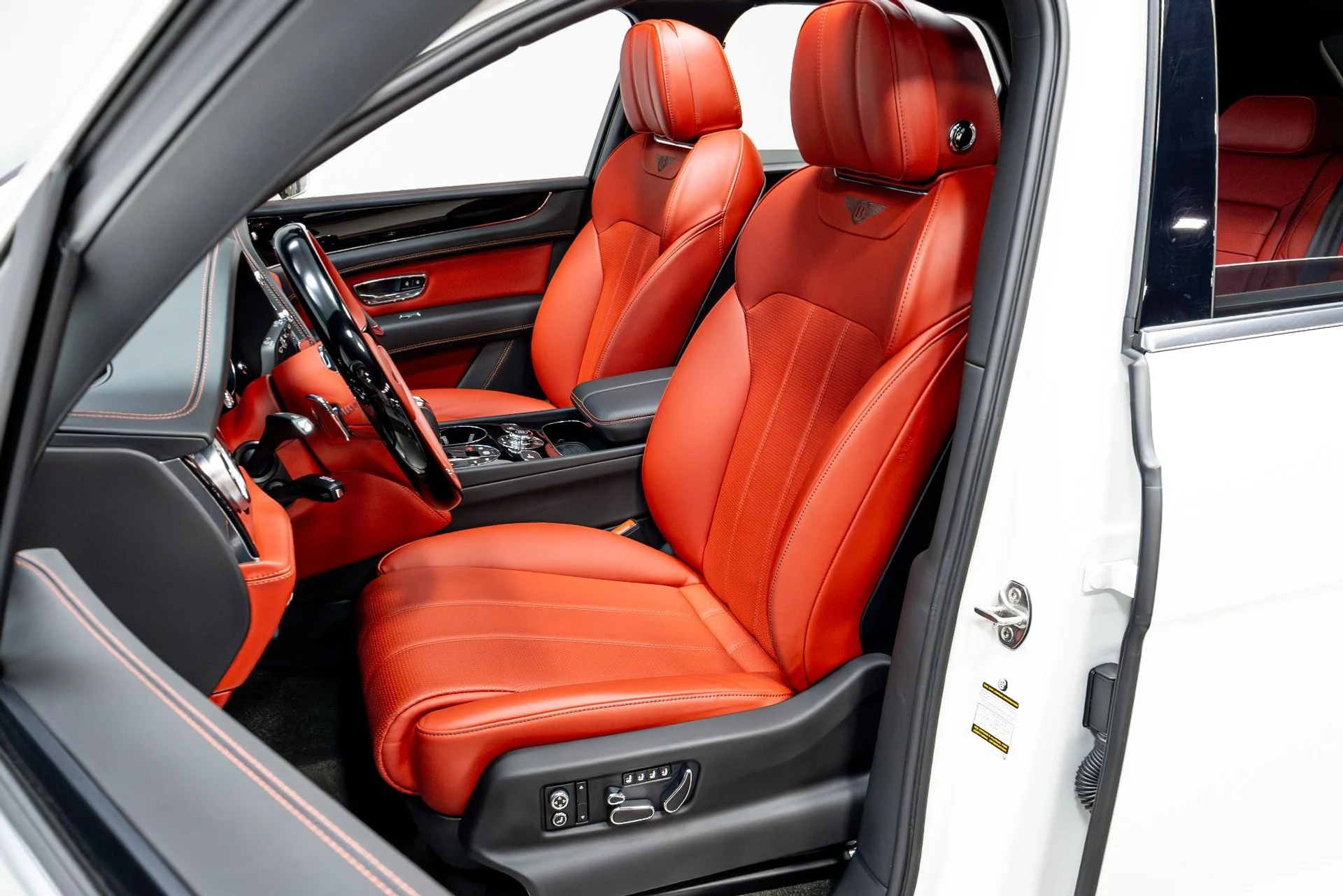 mph005_1740222542_Used_2020_Bentley_Bentayga_V8_1774292202_e369f86791