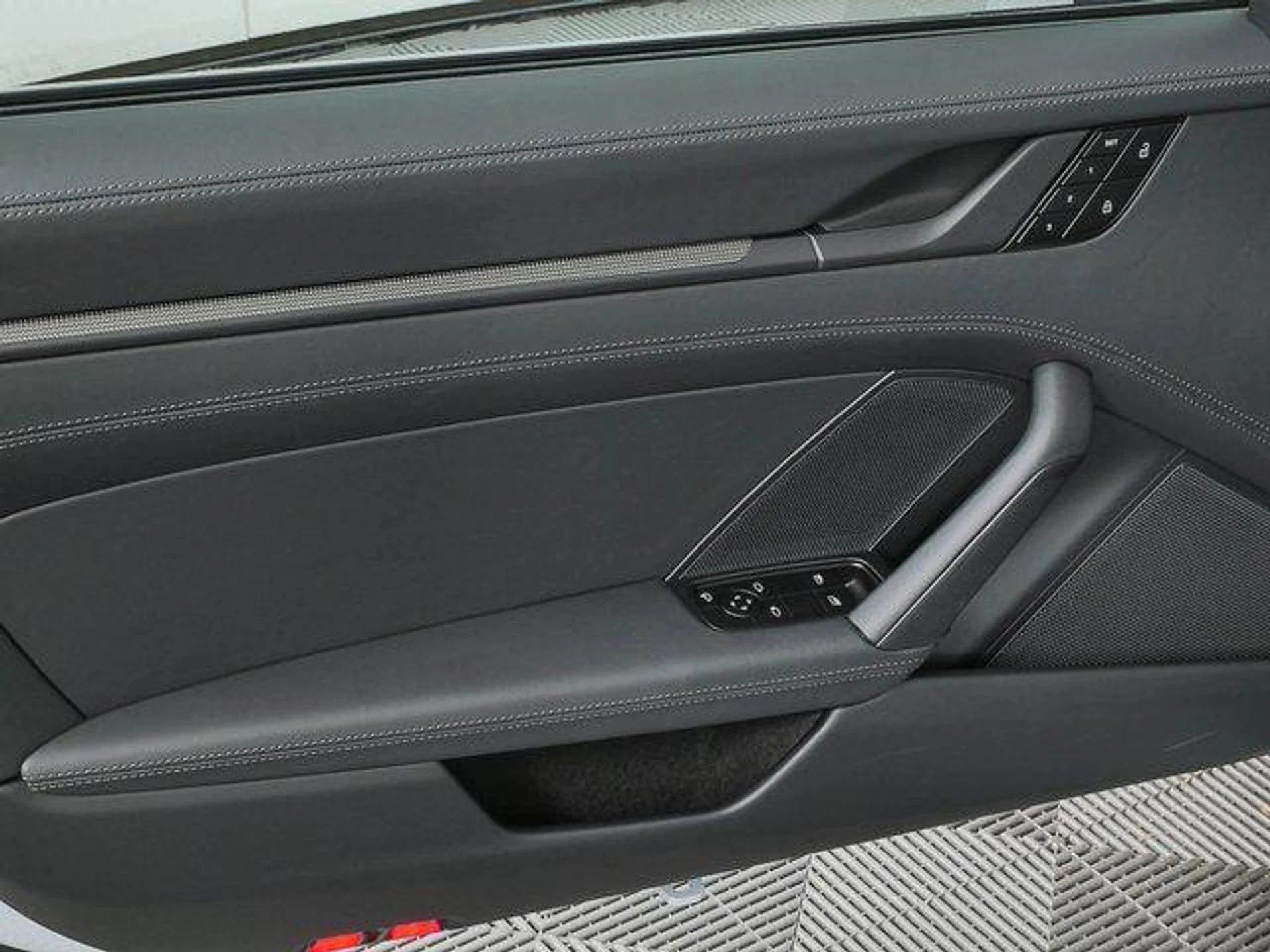 mph005_1746568002_8g8_K_Zx_T_Bxe_N_Zr_J0_WD_Vb_R_Rx4_Gol_E_618e9df512