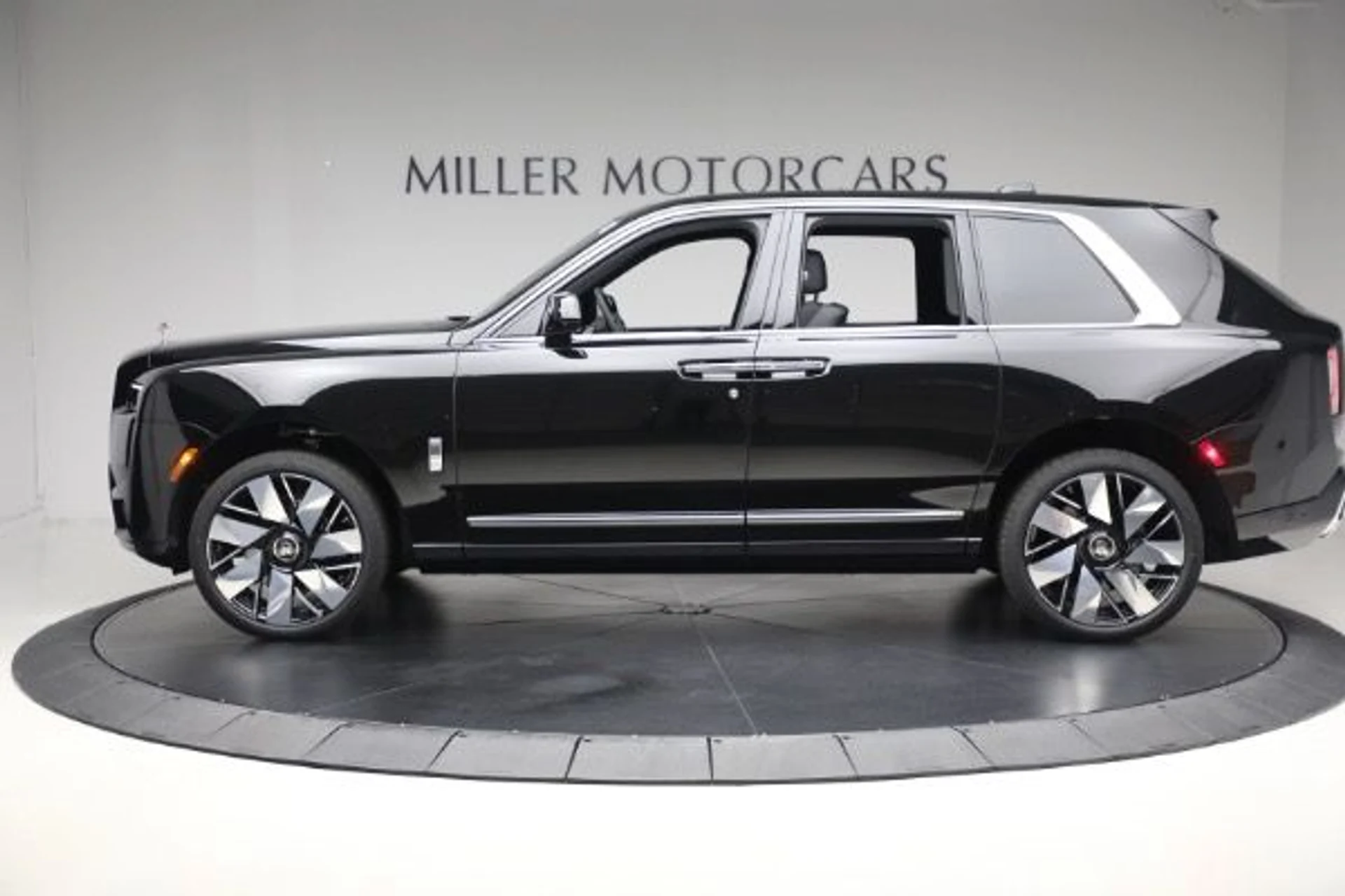 mph005_1750107778_New_2026_Rolls_Royce_Cullinan_69643e2deb