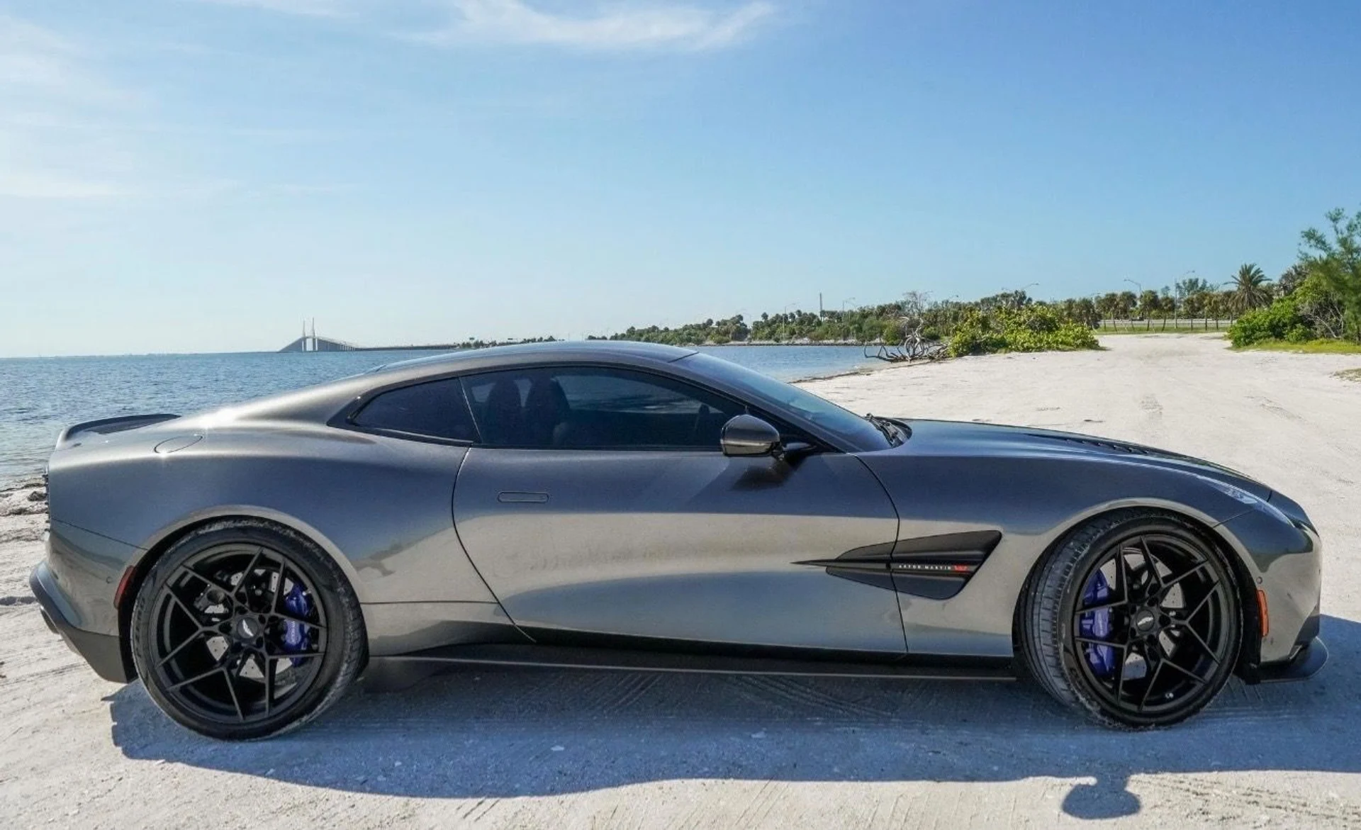 mph005_1763744159_Used_2025_Aston_Martin_Vanquish_1792440117_628019ba07