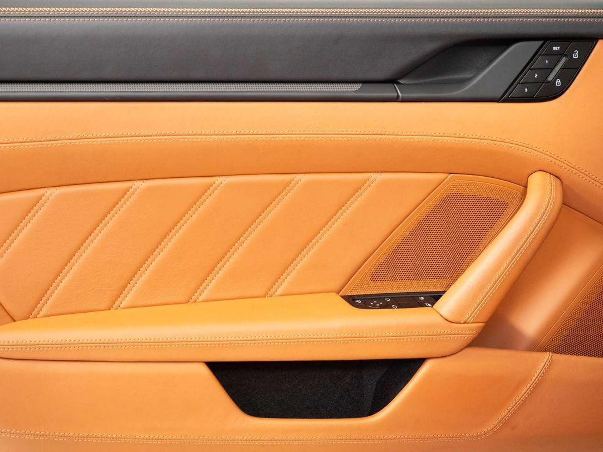 mph005_1767227168_G2_Sz0_M_Od_Ee_GU_3x8z_Ipk_YG_Kl9_Cd_U_d1f6e7bebc