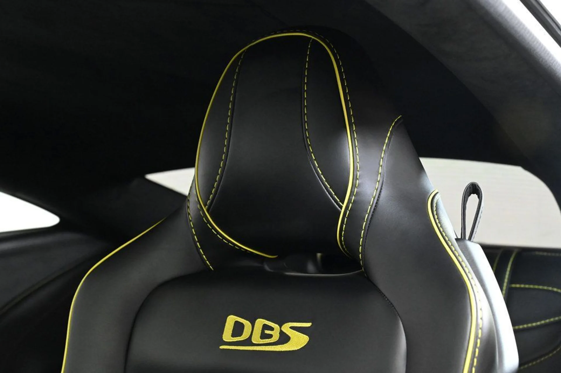 mph005_1782660379_used_2021_aston_martin_dbs_superleggera_11350_22941074_5_1024_d0af97f74d