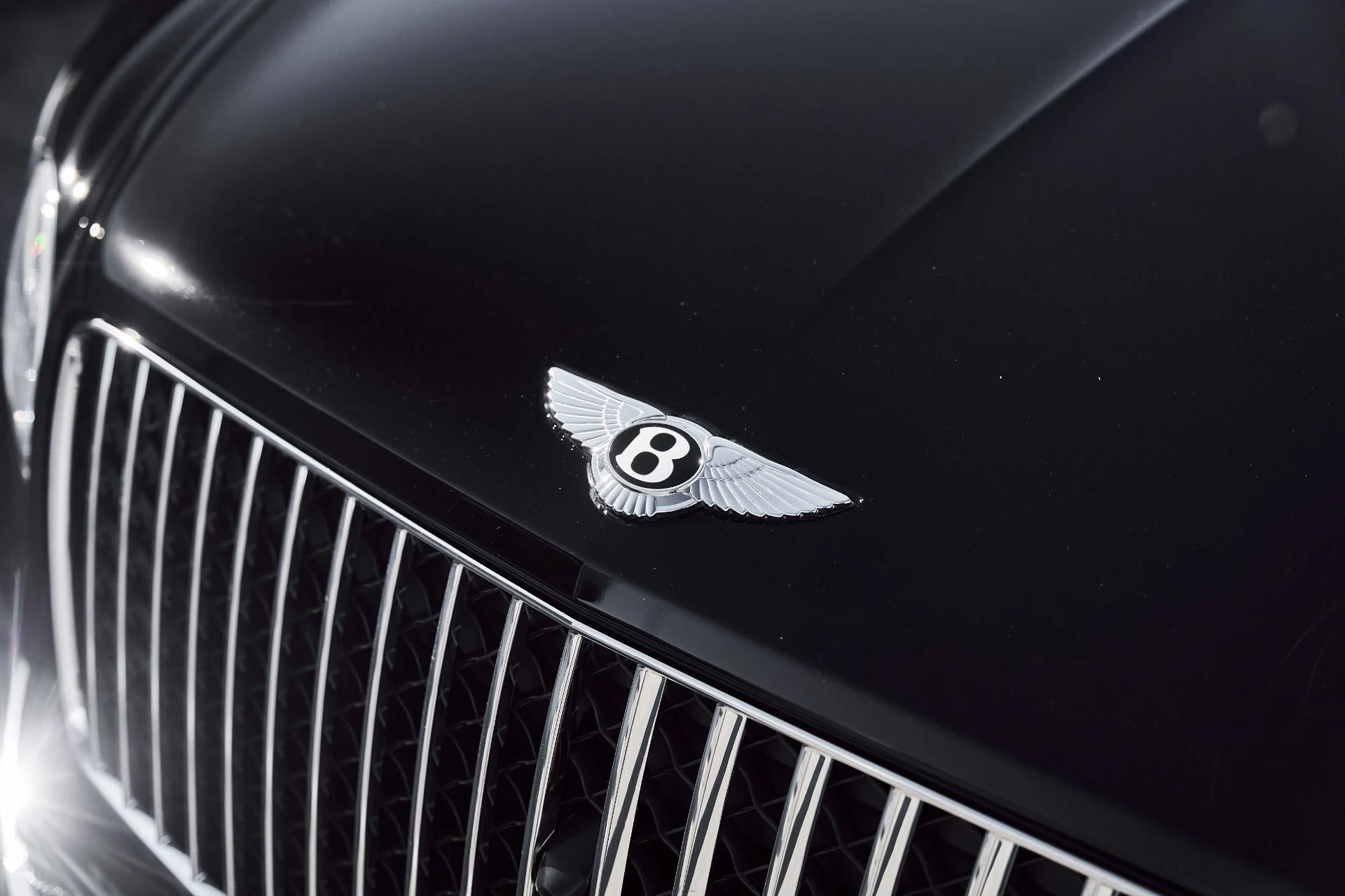 mph005_1786891423_Used_2023_Bentley_Bentayga_EWB_Azure_1773968846_3e520165bb