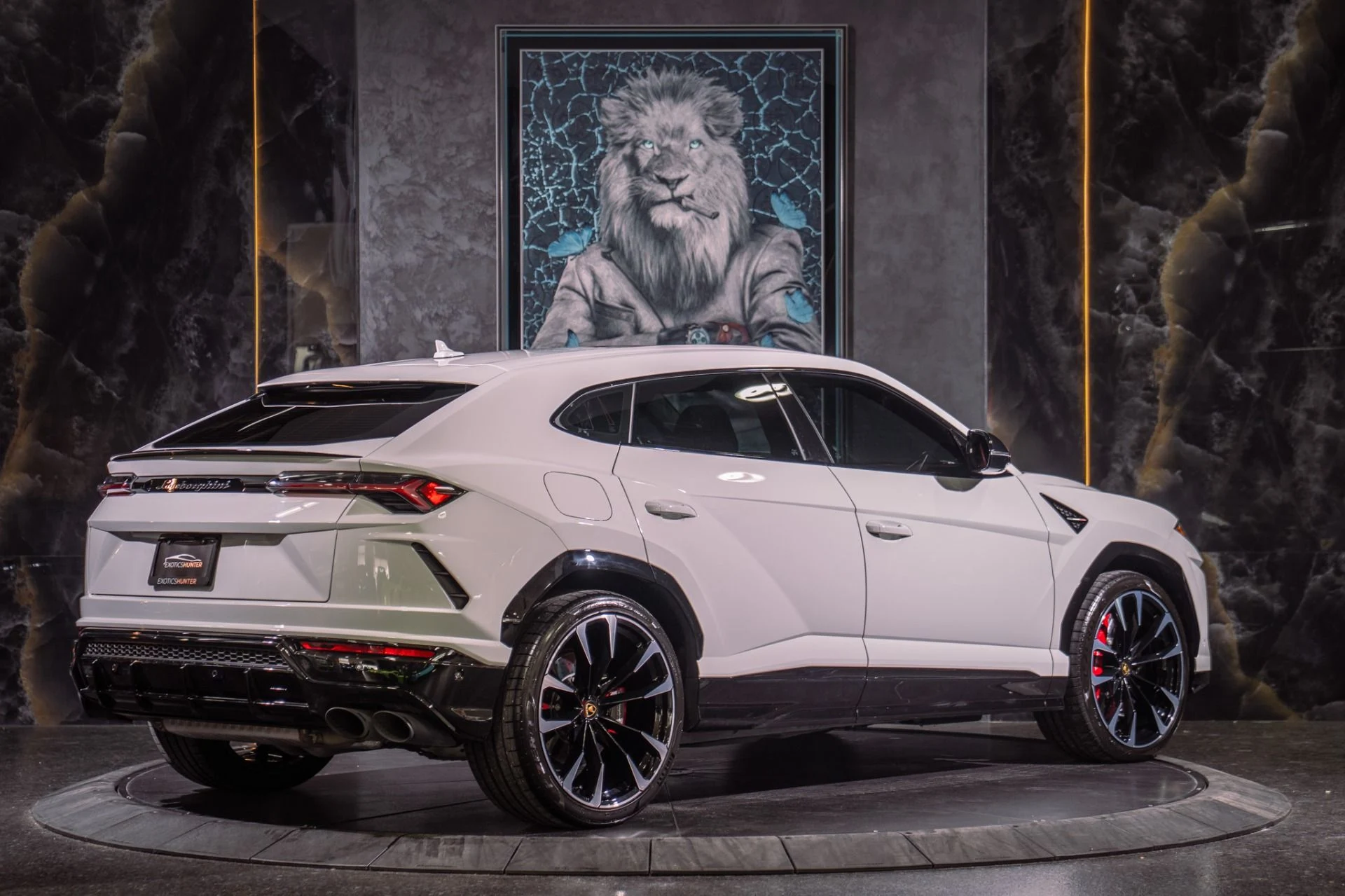 mph005_179843152_Used_2022_Lamborghini_Urus_Full_Carbon_Interior_Package_1792255478_135272a17e