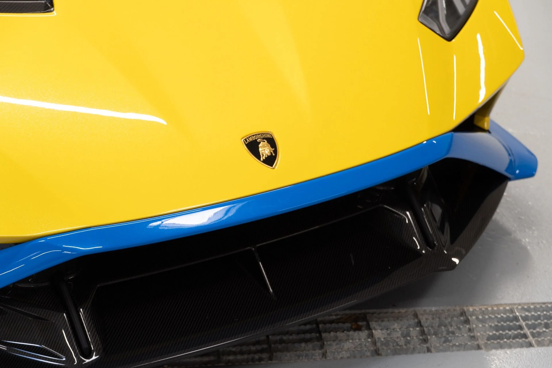 mph005_1801161881_Used_2022_Lamborghini_Huracan_STO_1733941664_4eafe17659