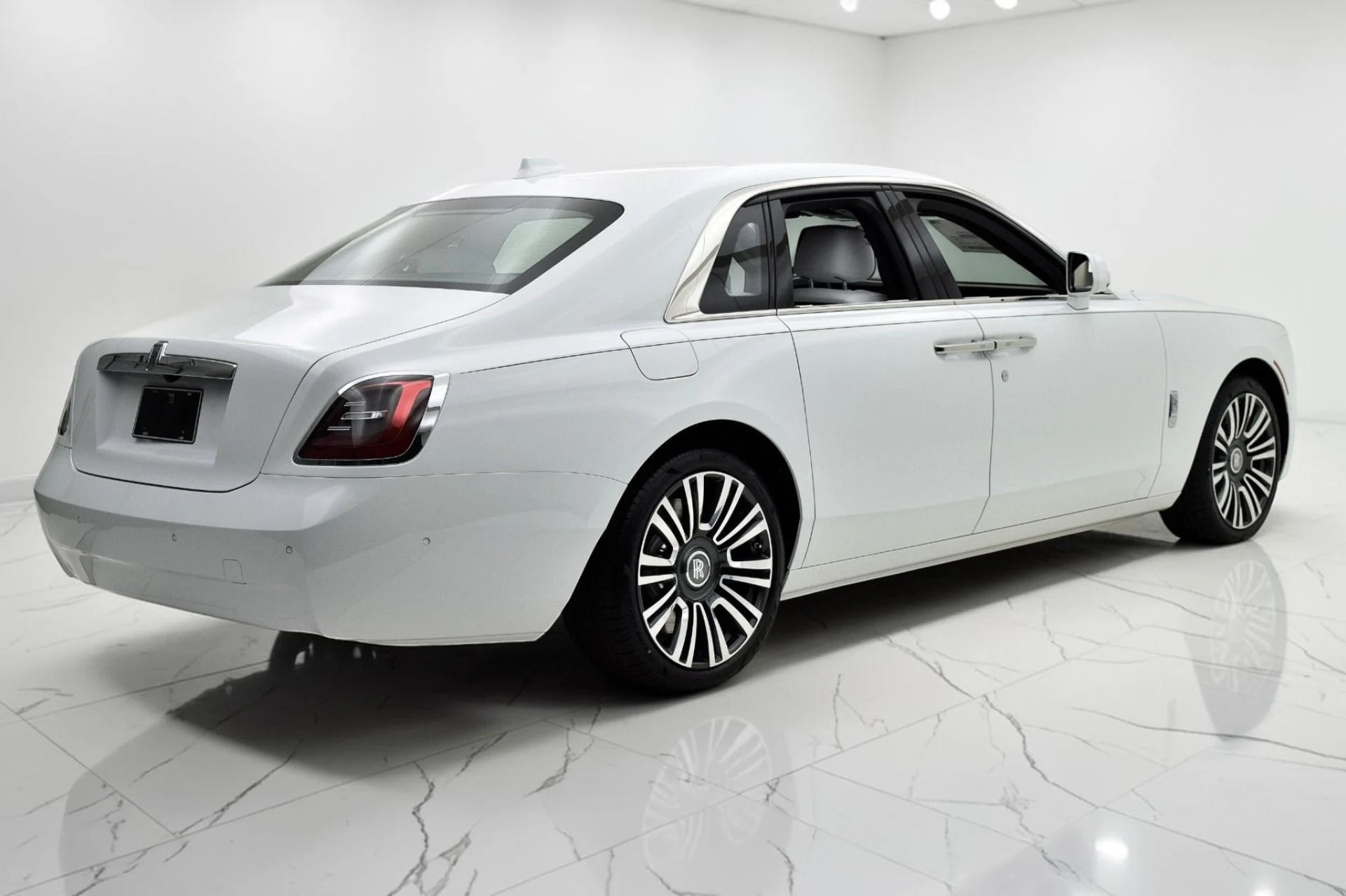 mph005_1810614028_Used_2021_Rolls_Royce_Ghost_5ba3d8e003