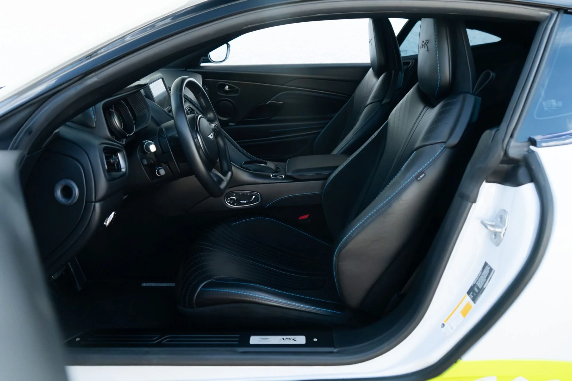 mph005_1829221161_Used_2019_Aston_Martin_DB_11_AMR_1785363698_5c6f3181d7