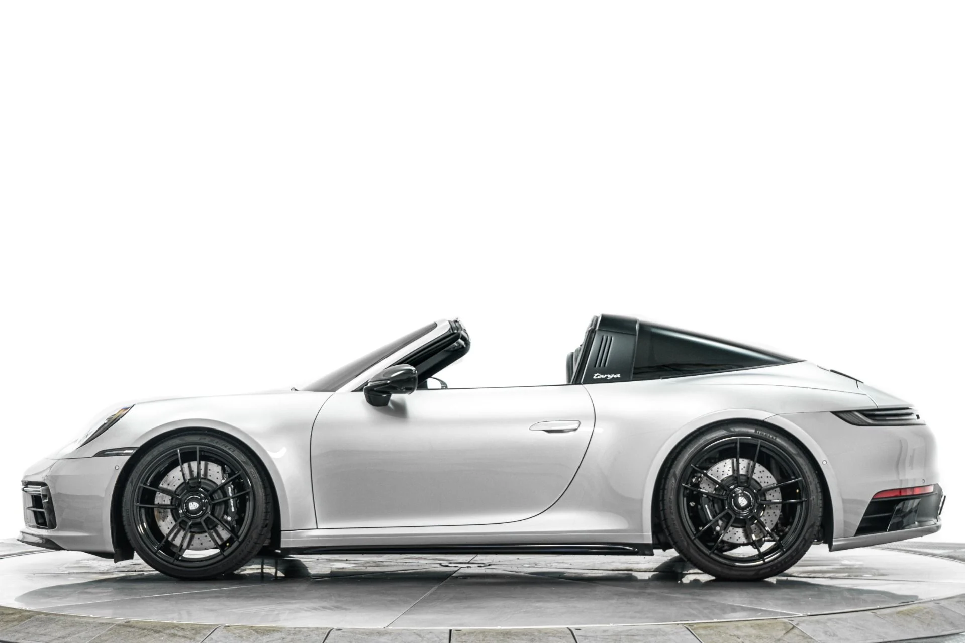 mph005_1830072615_Used_2022_Porsche_911_Targa_4_GTS_1781103510_a49210538b