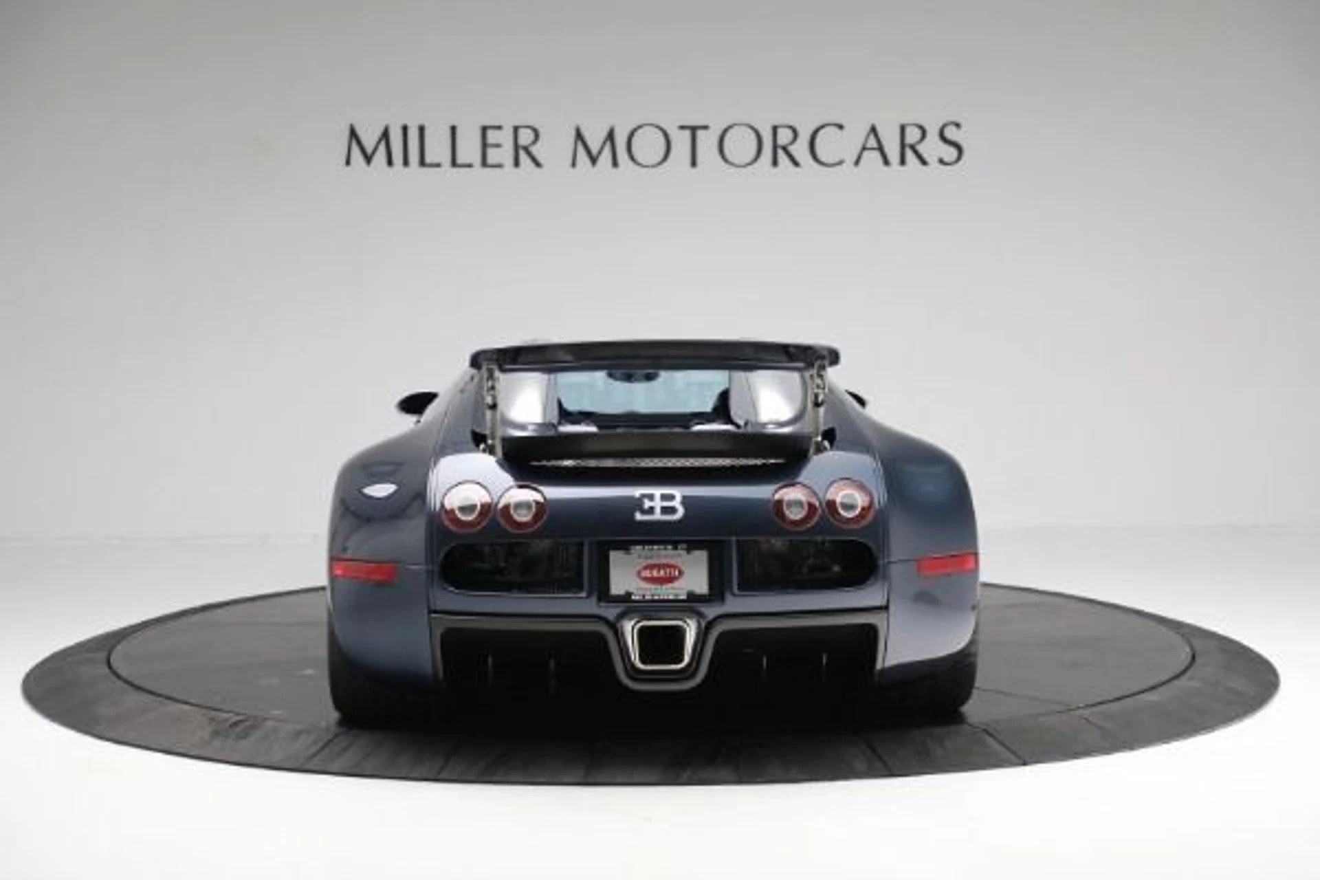 mph005_1839984817_Used_2006_Bugatti_Veyron_164_652f6b99e1