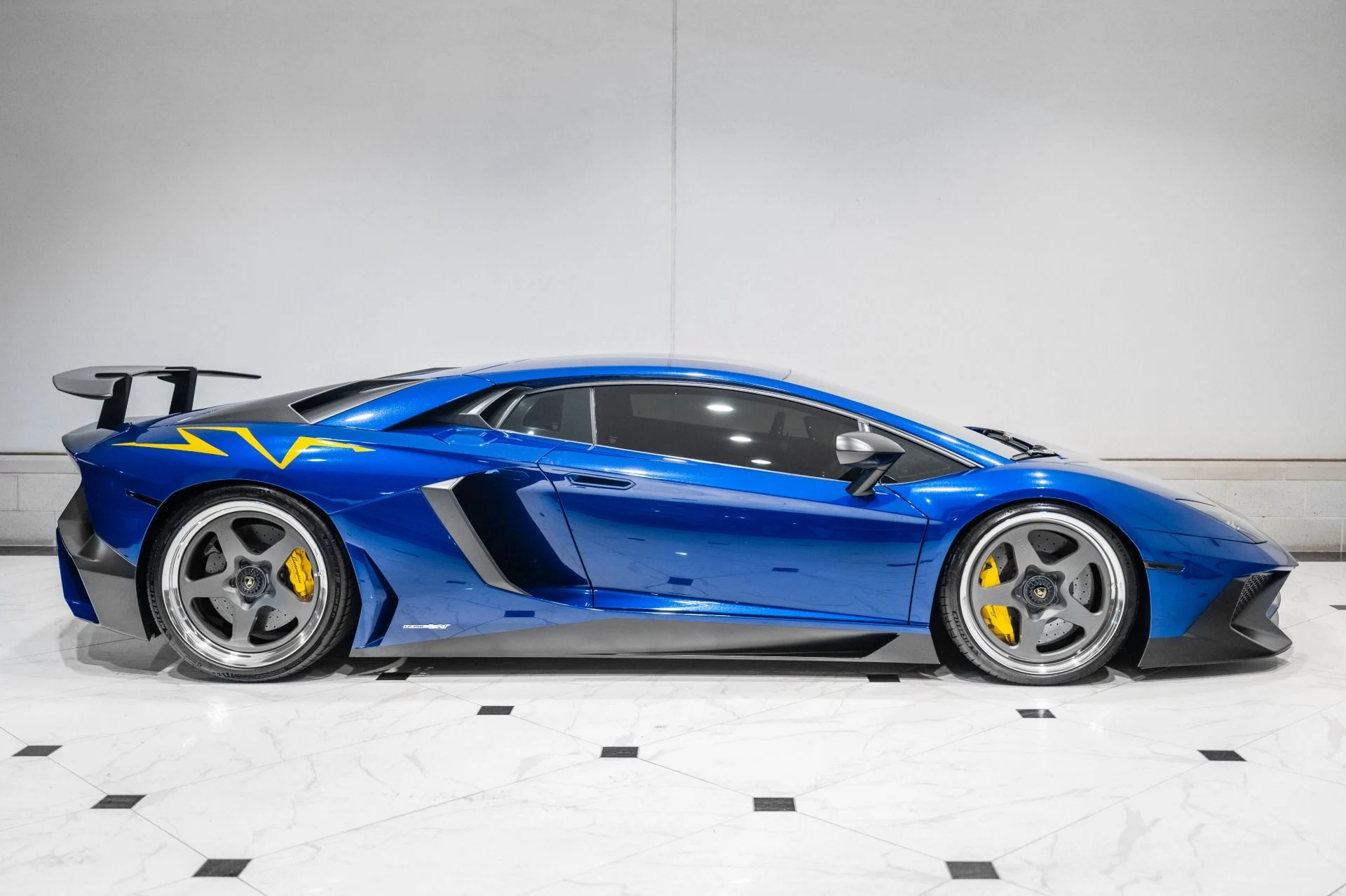 mph005_1846295134_Used_2016_Lamborghini_Aventador_LP_750_4_SV_Coupe_1783114445_f5bf529a1d