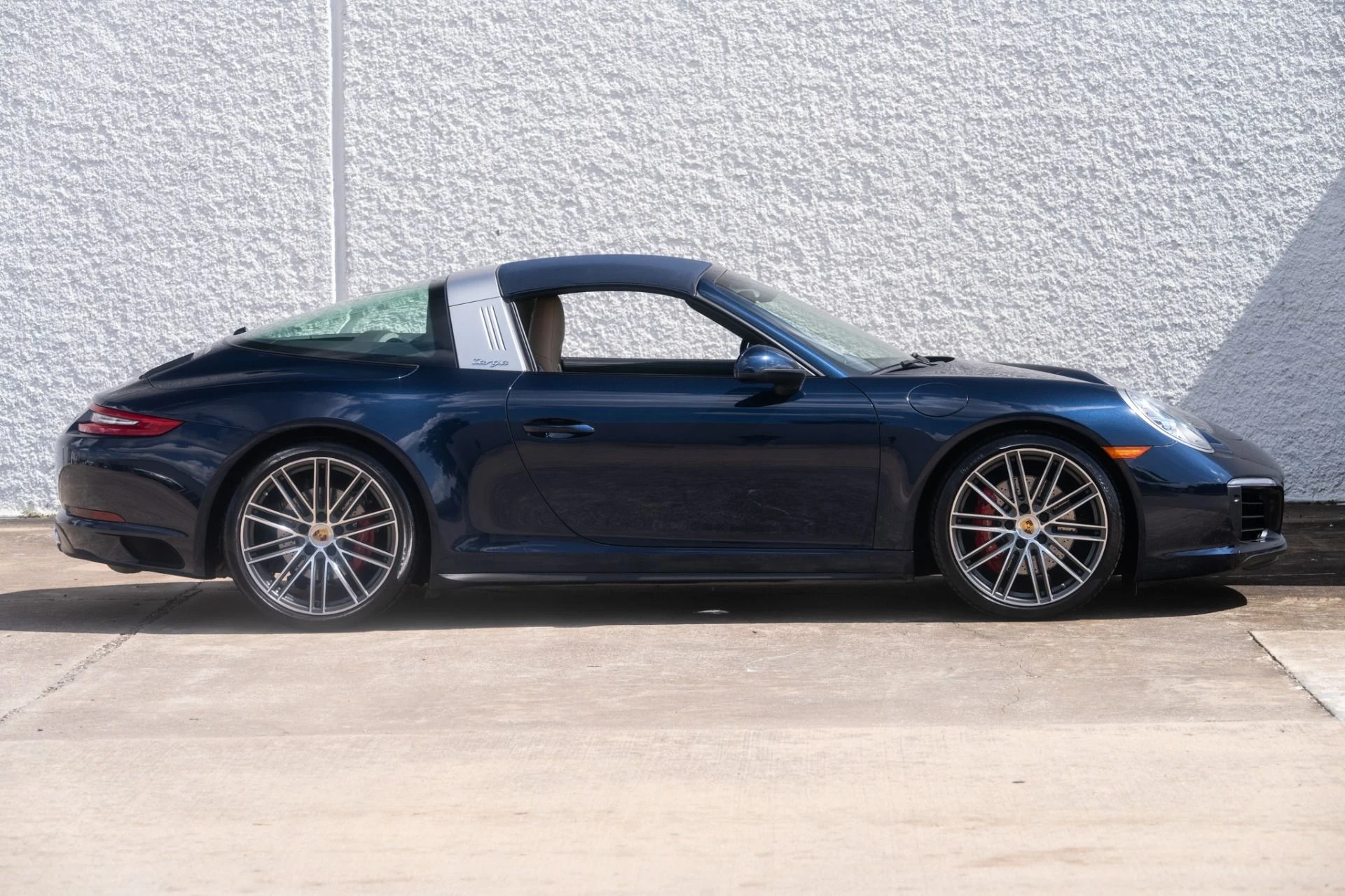 mph005_184922620_Used_2019_Porsche_911_Targa_4_S_1759788578_3c5e3fd353