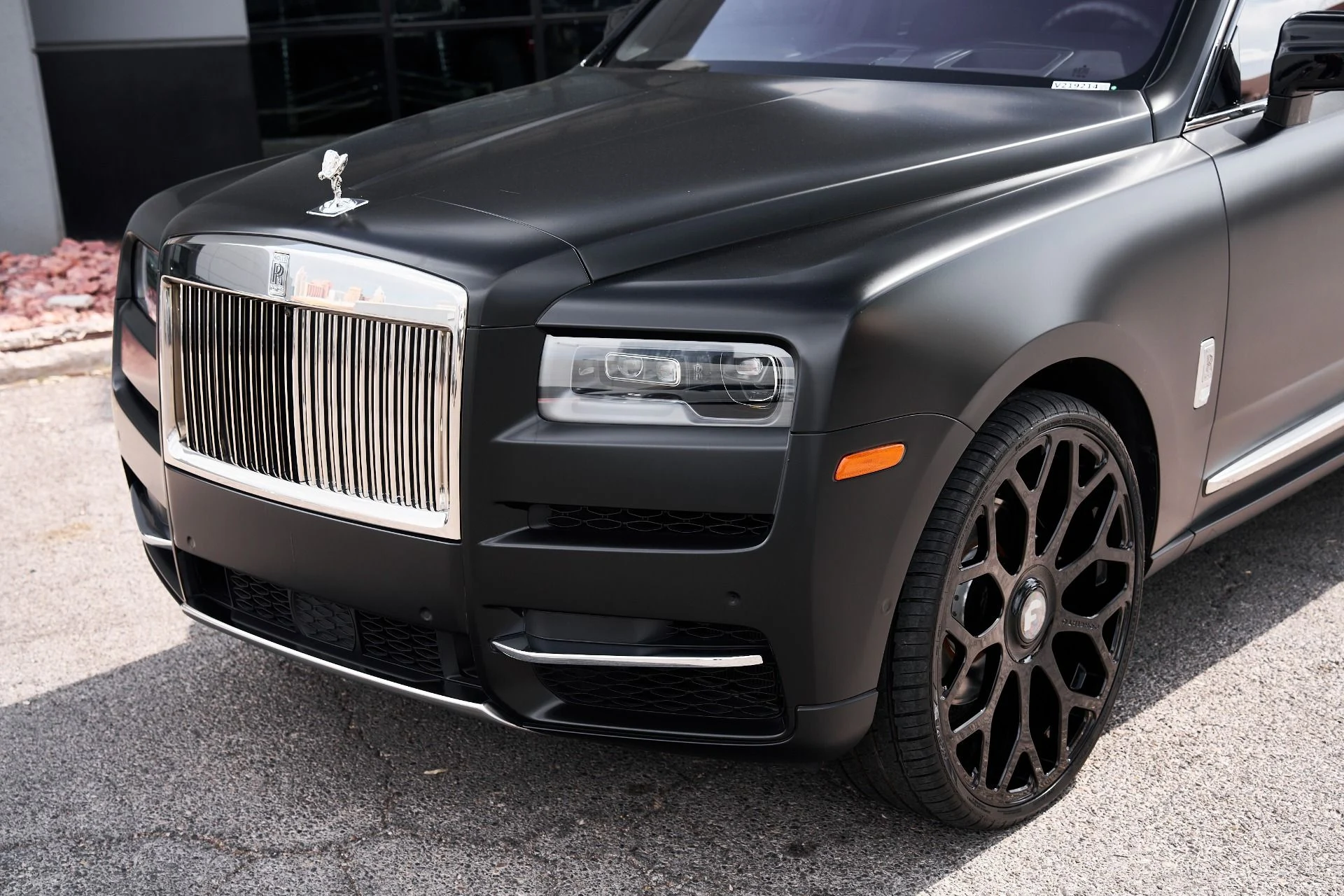 mph005_1849673961_Used_2023_Rolls_Royce_Cullinan_Base_1756252131_188594e70d