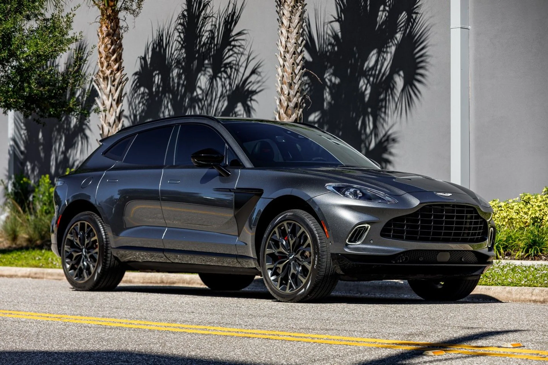 mph005_1856550661_Used_2021_Aston_Martin_DBX_7bc5643056