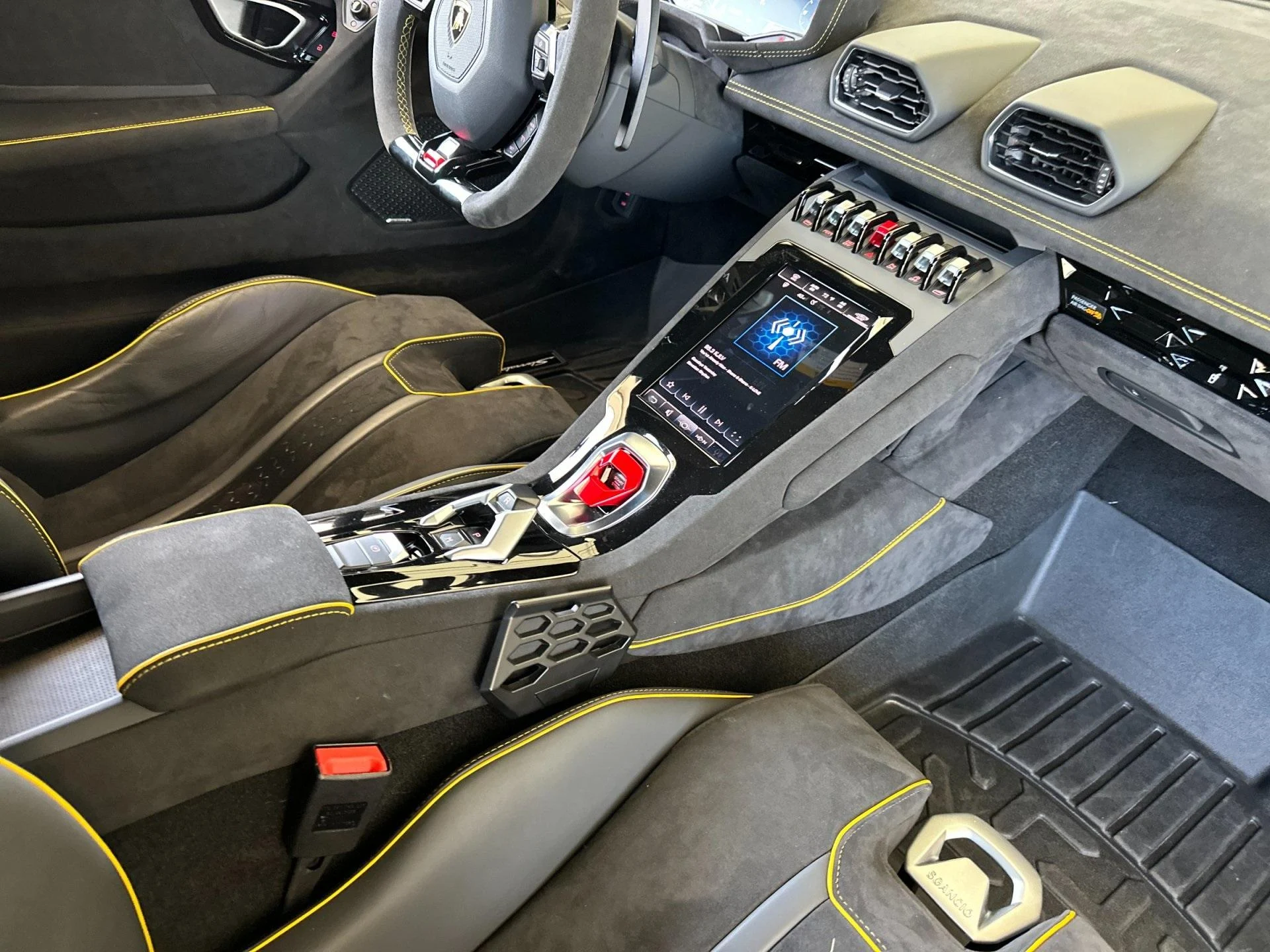 mph005_1859996689_Used_2023_Lamborghini_Huracan_Sterrato_Base_1747423532_7488088a30