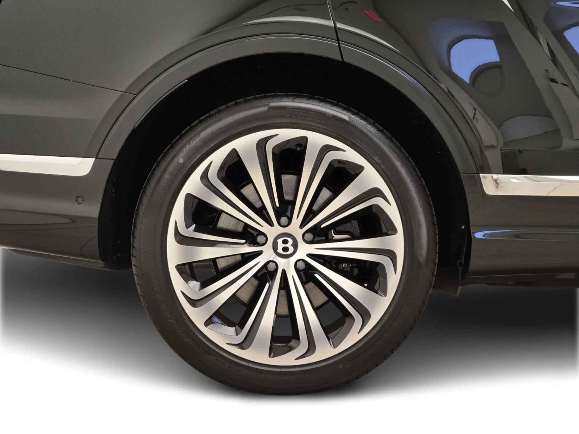 mph005_1860031527_Used_2024_Bentley_Bentayga_V8_1743763184_58a1b1f296