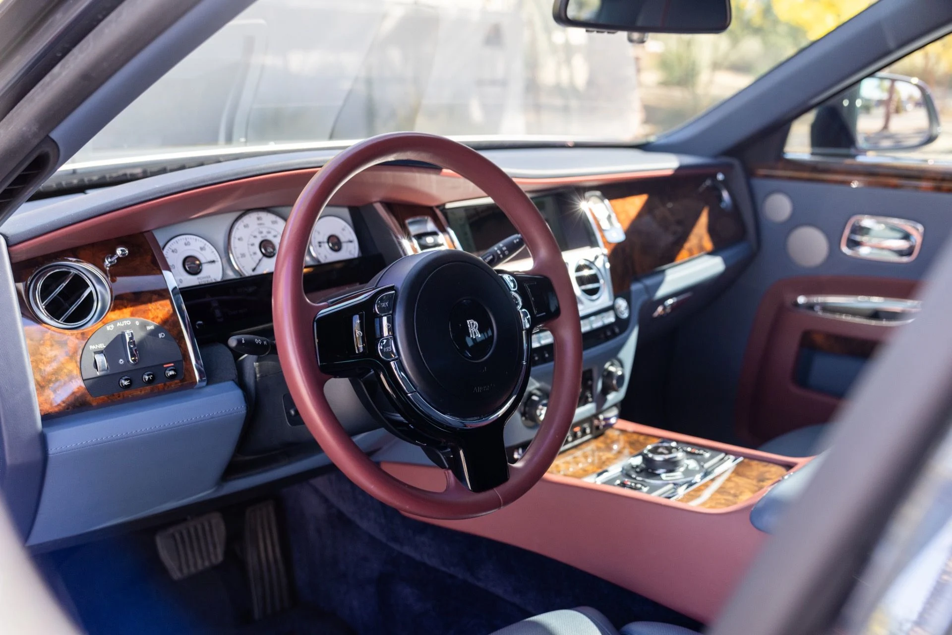 mph005_186195881_Used_2017_Rolls_Royce_Ghost_1774567820_096f59c5d5