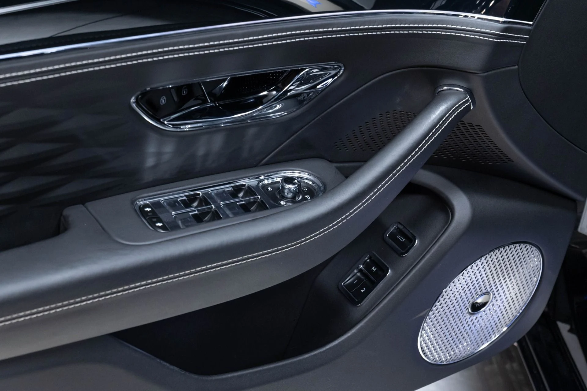 mph005_1874638693_Used_2020_Bentley_Flying_Spur_W12_1785337443_2b89d7f2e4