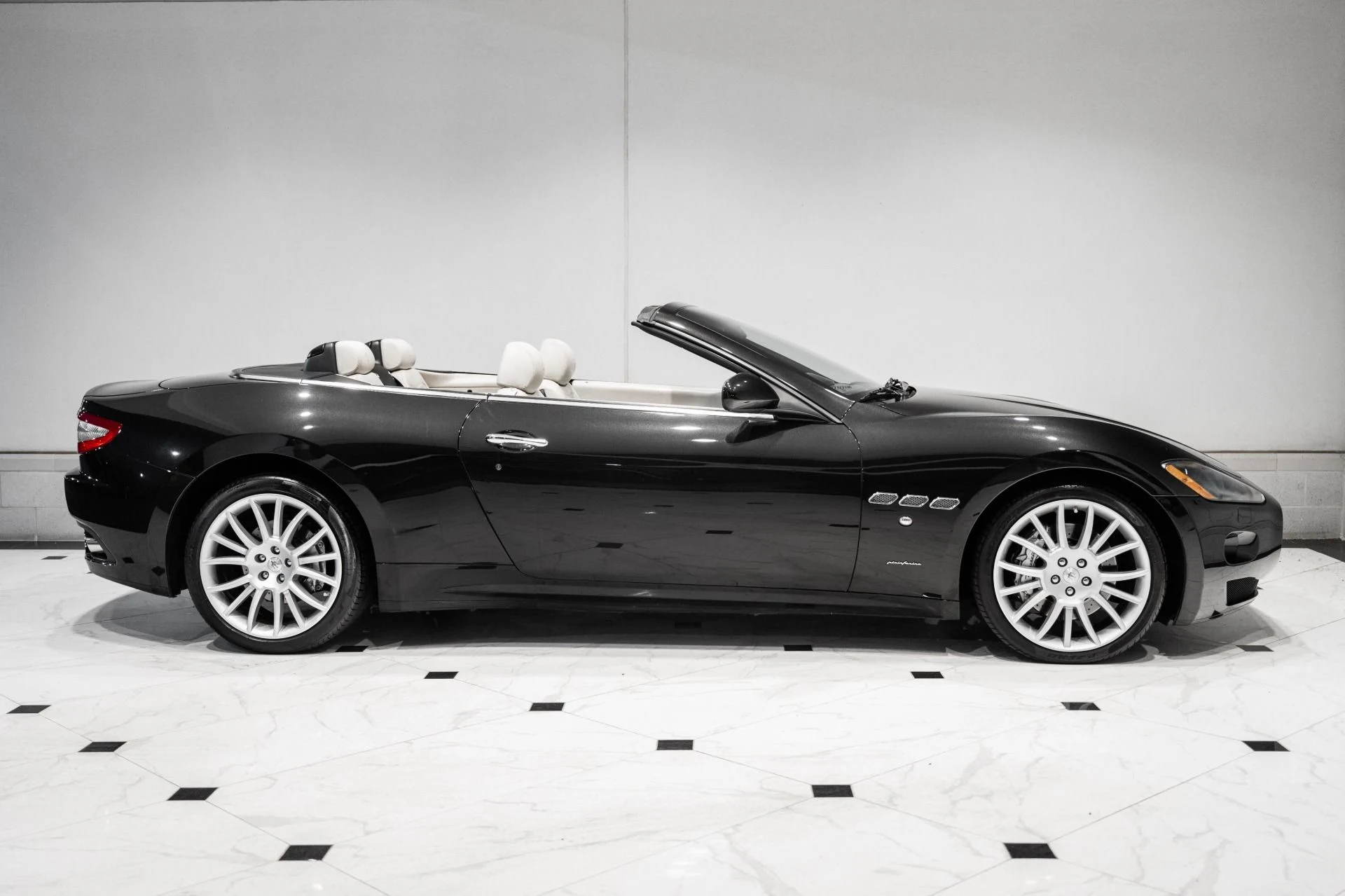 mph005_1877088072_Used_2012_Maserati_Gran_Turismo_1779160431_27ea8284ec