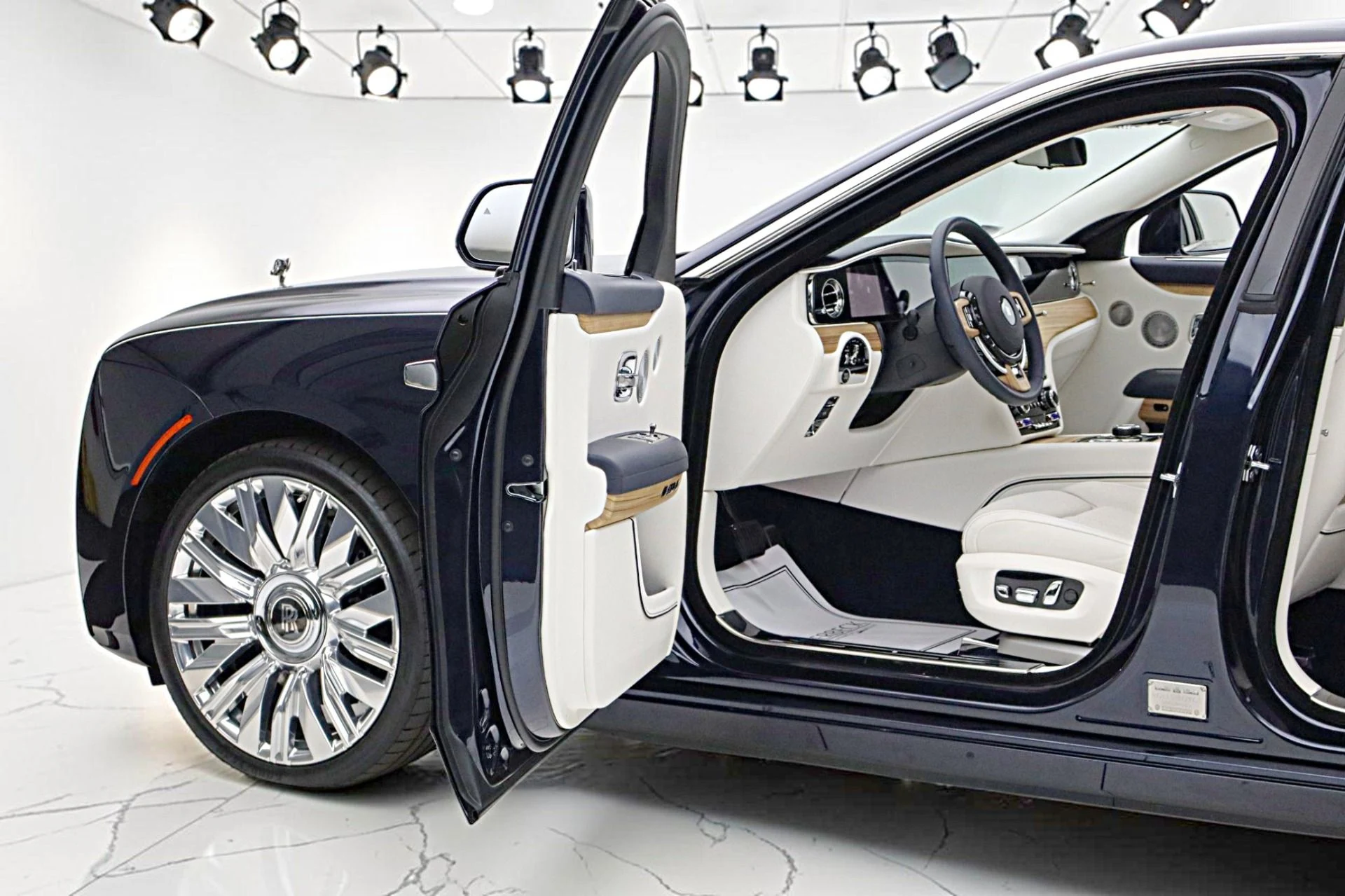 mph005_1885968292_New_2025_Rolls_Royce_Ghost_LEASE_OPTIONS_AVAILABLE_5b7485d472