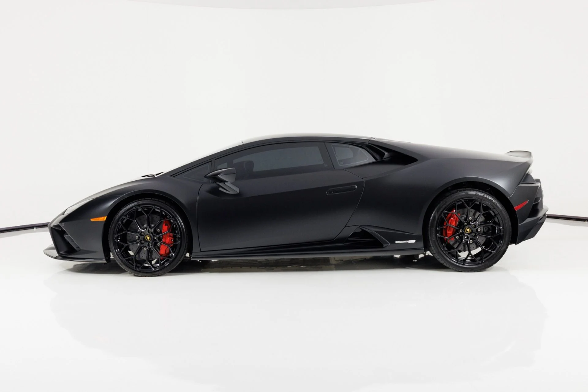 mph005_1909144159_Used_2023_Lamborghini_Huracan_EVO_1790005614_a13cd6a51c