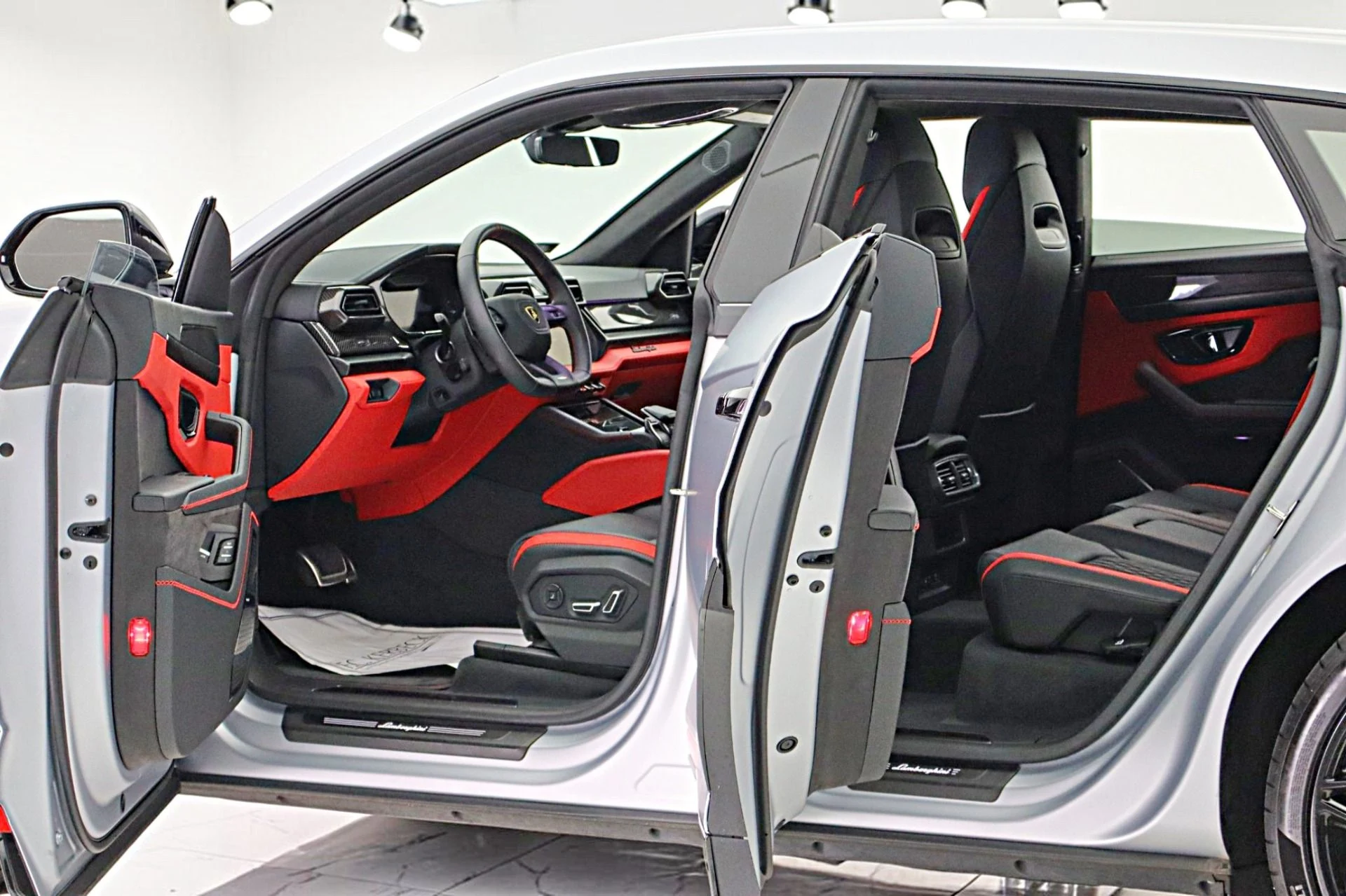 mph005_191840801_Used_2025_Lamborghini_Urus_SELEASE_OPTIONS_AVAILABLE_f6de66e507