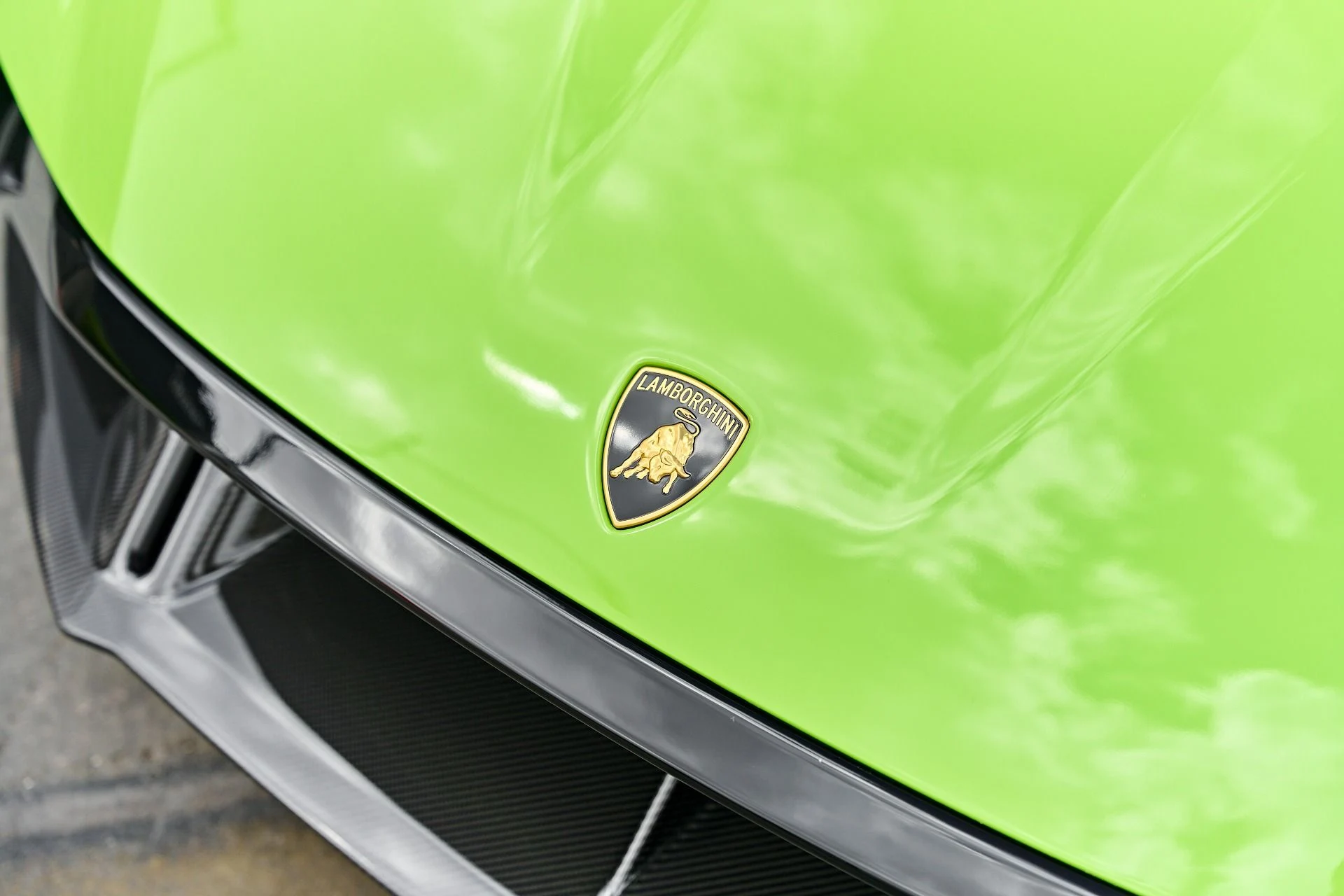 mph005_1926786296_Used_2024_Lamborghini_Huracan_STO_Base_1791998185_9523757803
