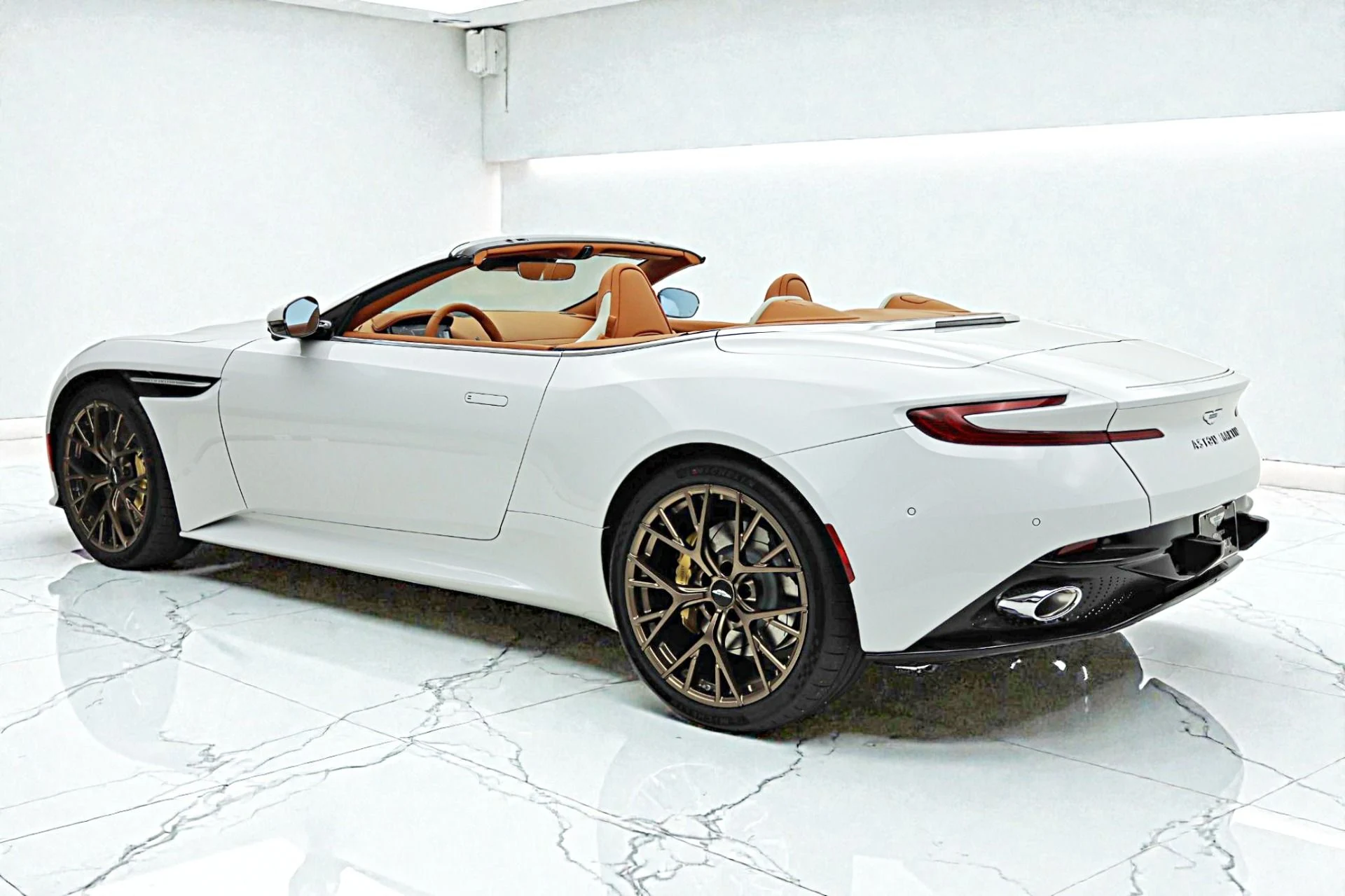 mph005_1934811762_New_2026_Aston_Martin_DB_12_Volante_0bb29cbf1f