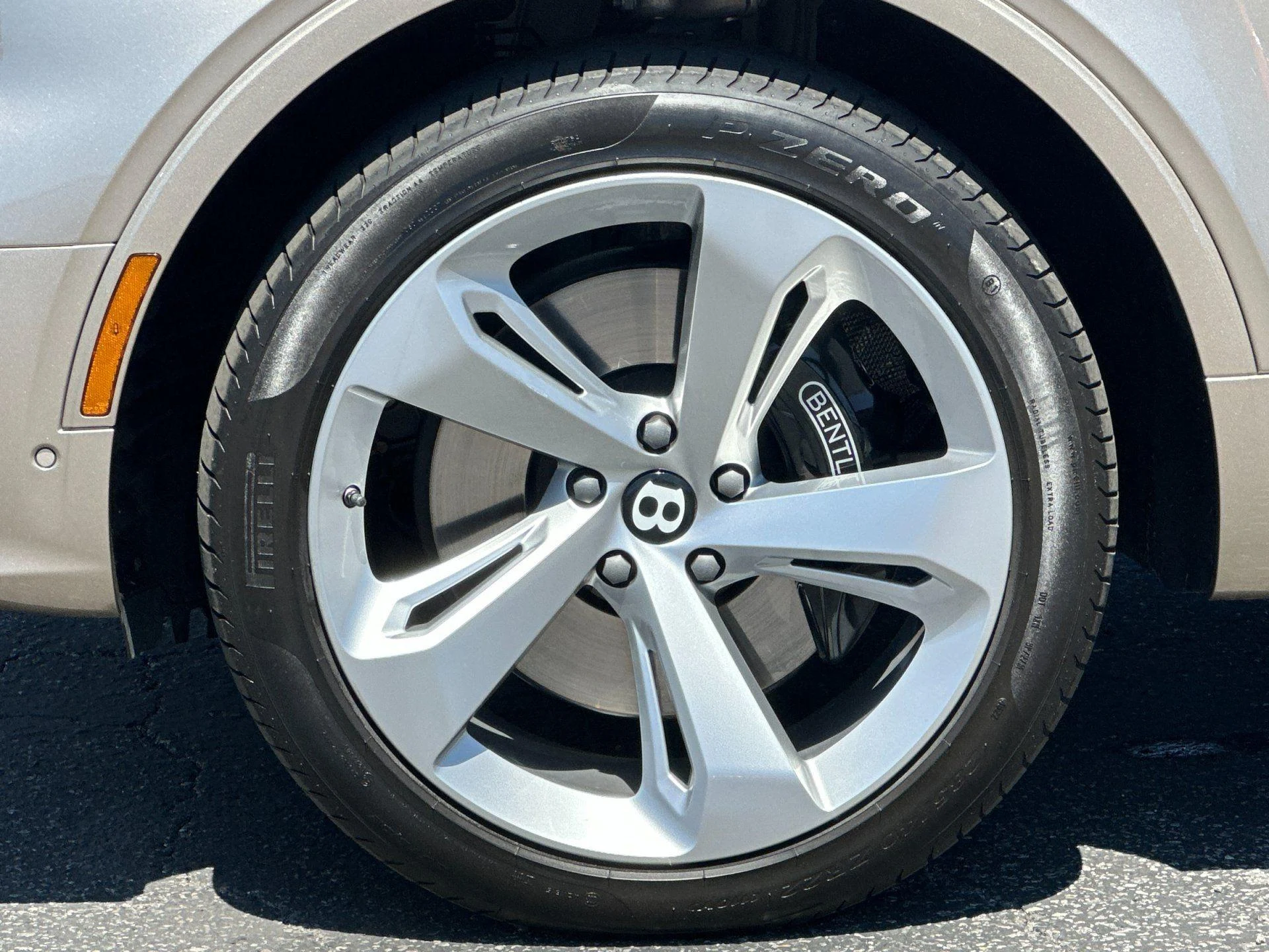 mph005_1962810856_Used_2023_Bentley_Bentayga_Azure_1782290856_43dbced98a