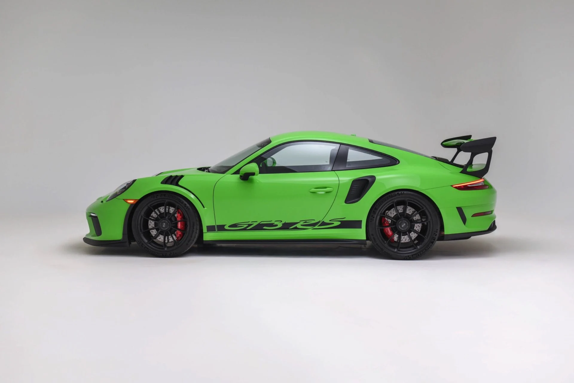 mph005_1966704576_Used_2019_Porsche_911_GT_3_RS_1774471160_4717252cf8