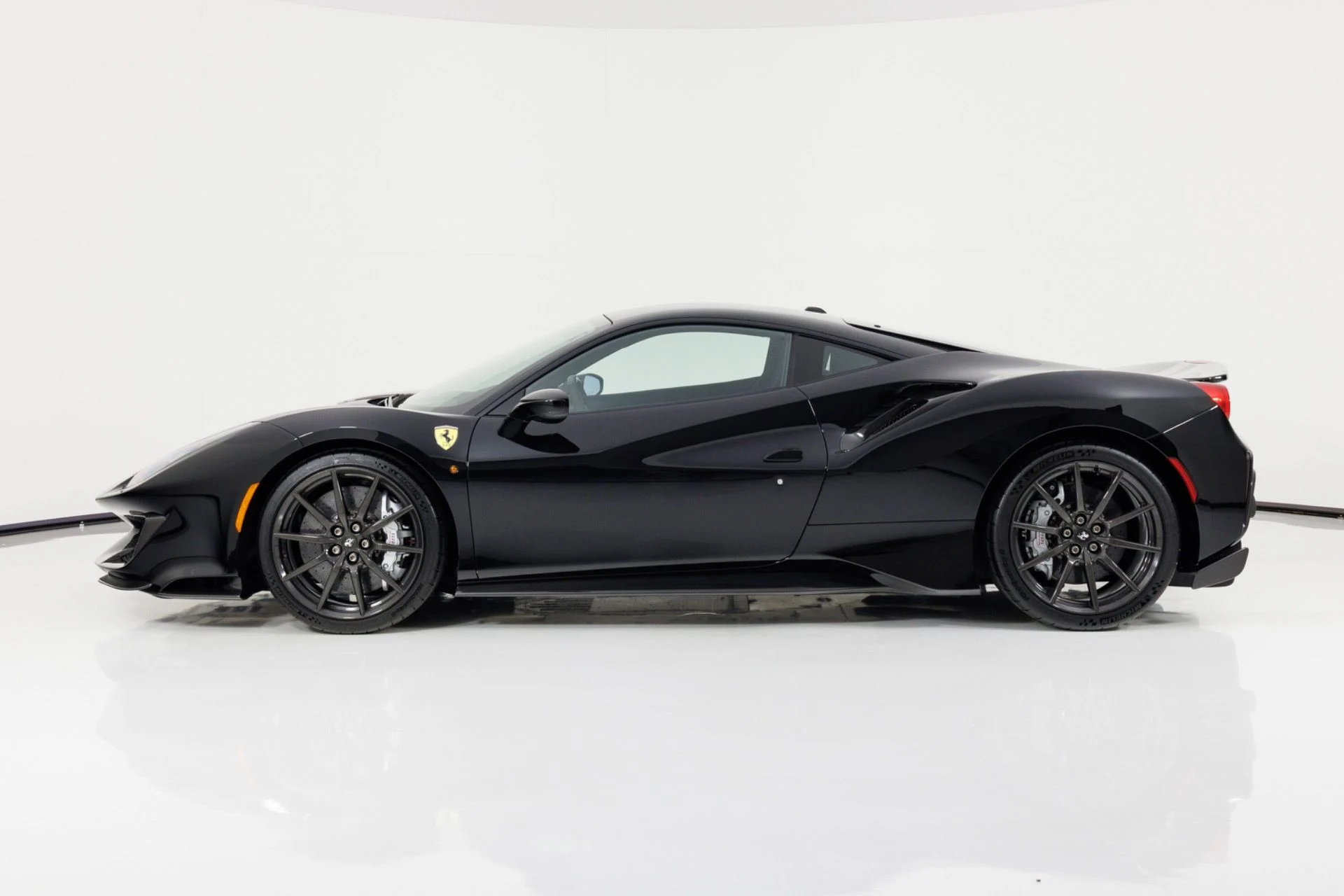mph005_1971348727_Used_2019_Ferrari_488_Pista_1781884381_ea883aeb5e